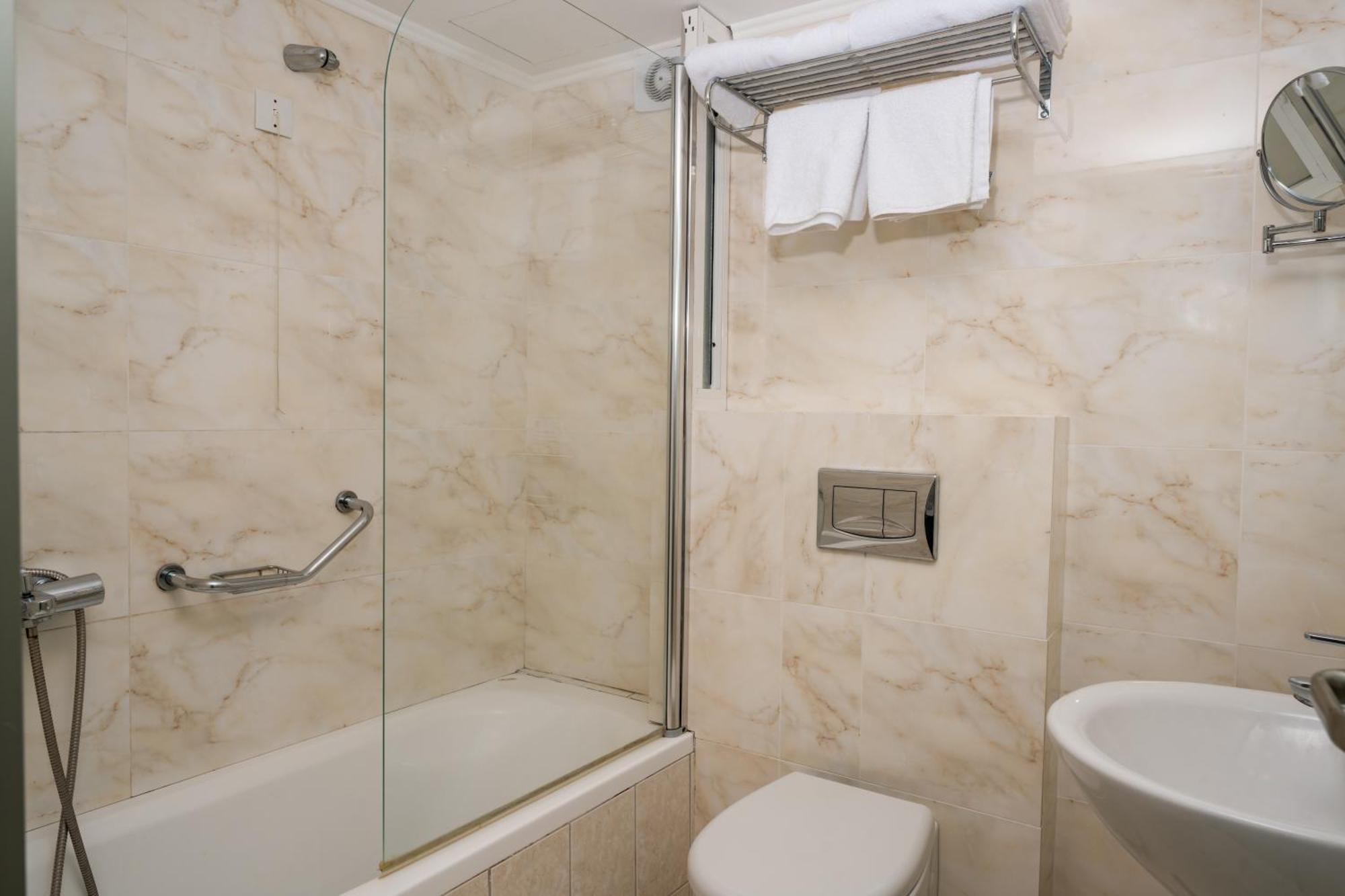 Standard Double or Twin Pool View 2 Pax