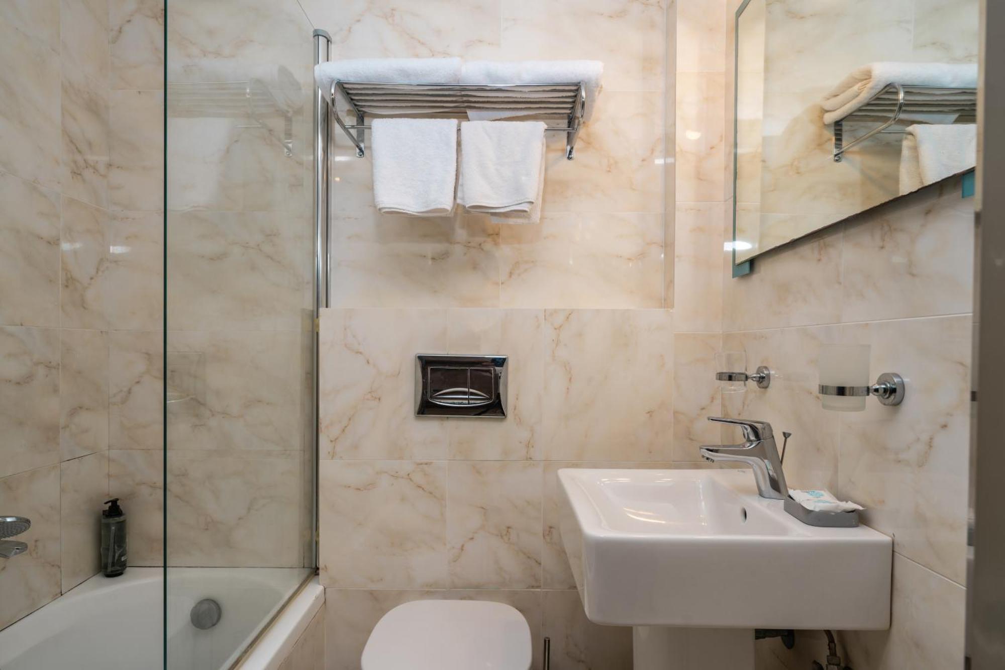 Standard Double or Twin Pool View 2 Pax