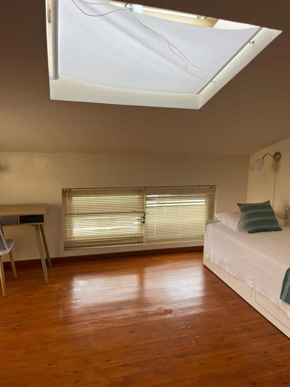 Two-Bedroom Apartment Balcony Sea View Annex