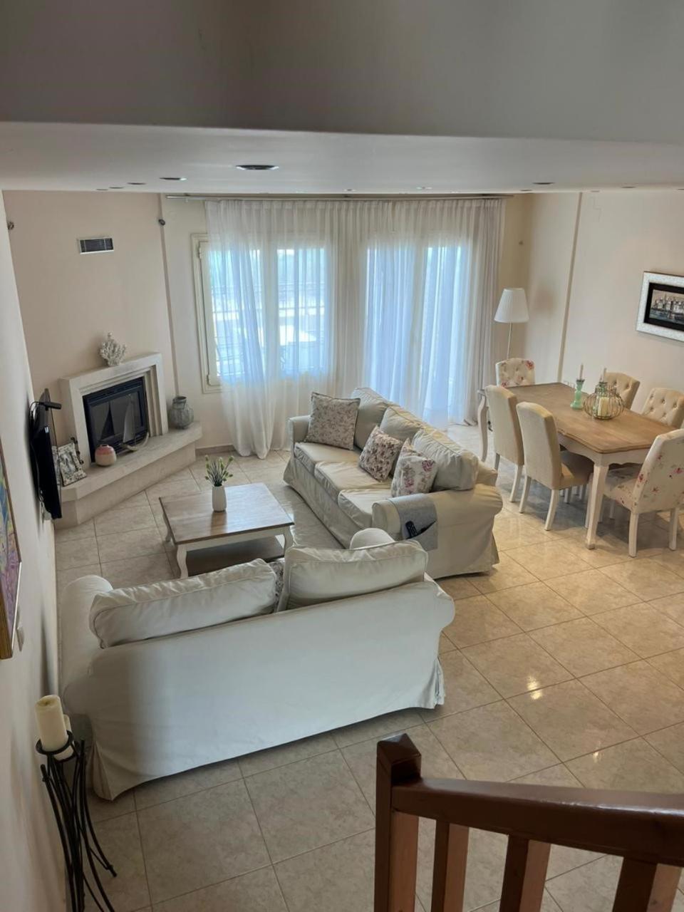 Two-Bedroom Apartment Balcony Sea View Annex