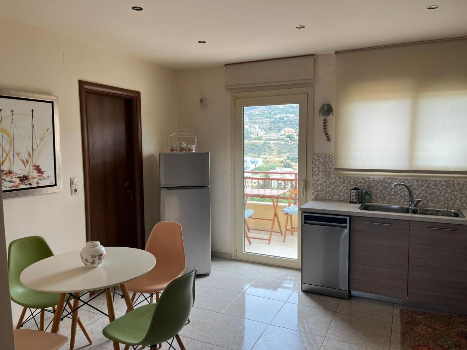 Two-Bedroom Apartment Balcony Sea View Annex