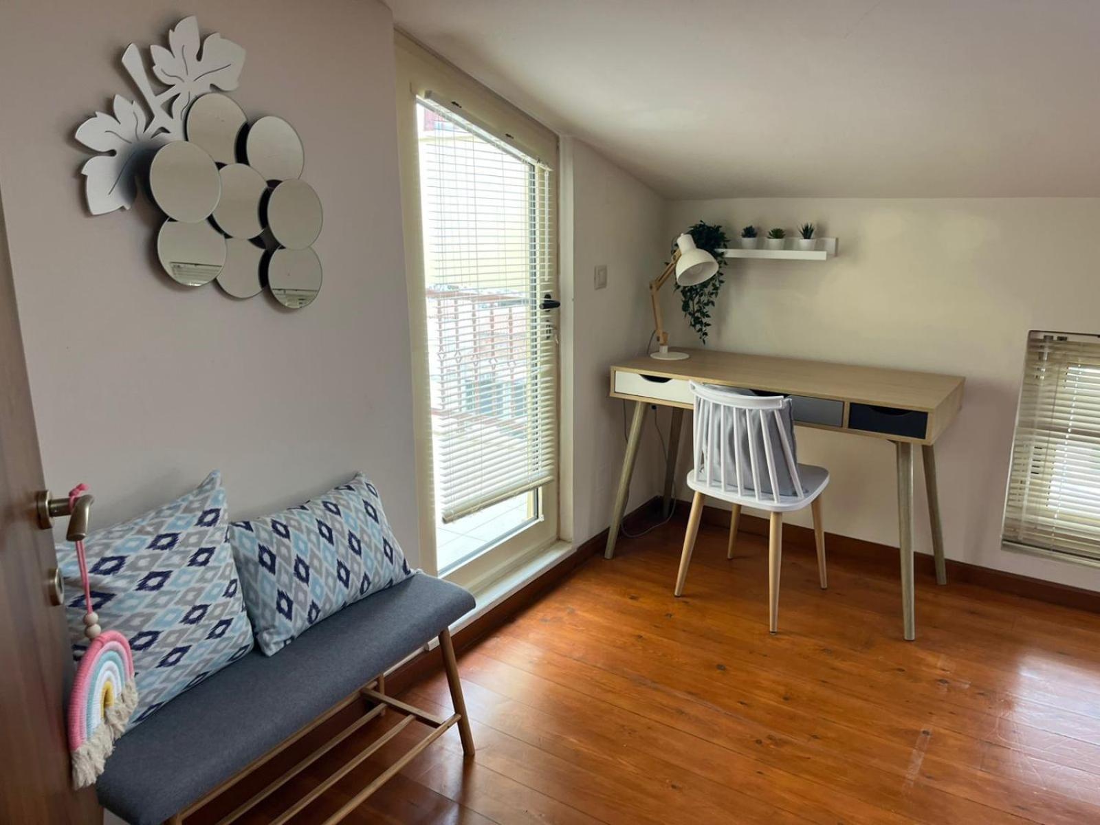 Two-Bedroom Apartment Balcony Sea View Annex