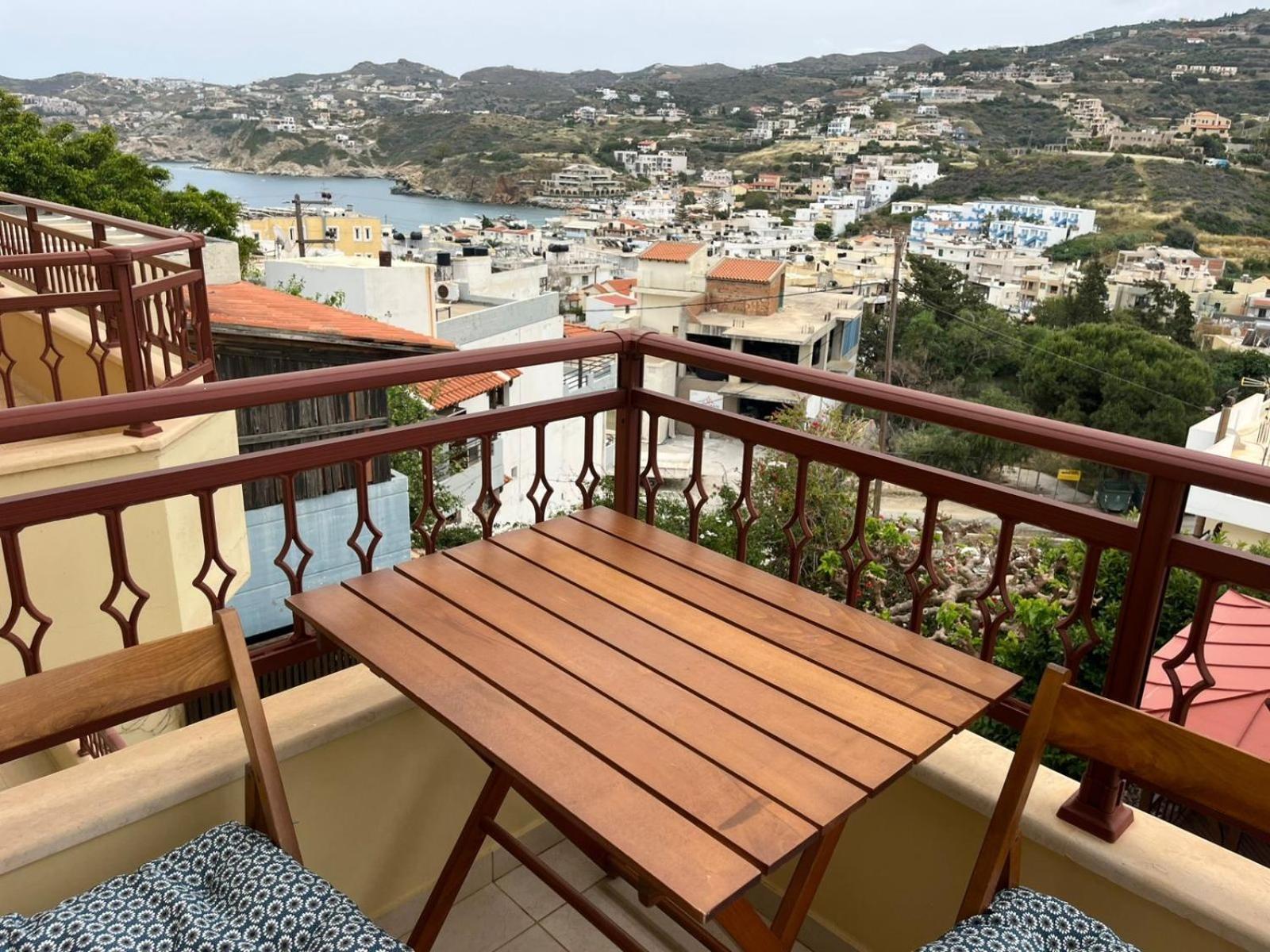 Two-Bedroom Apartment Balcony Sea View Annex