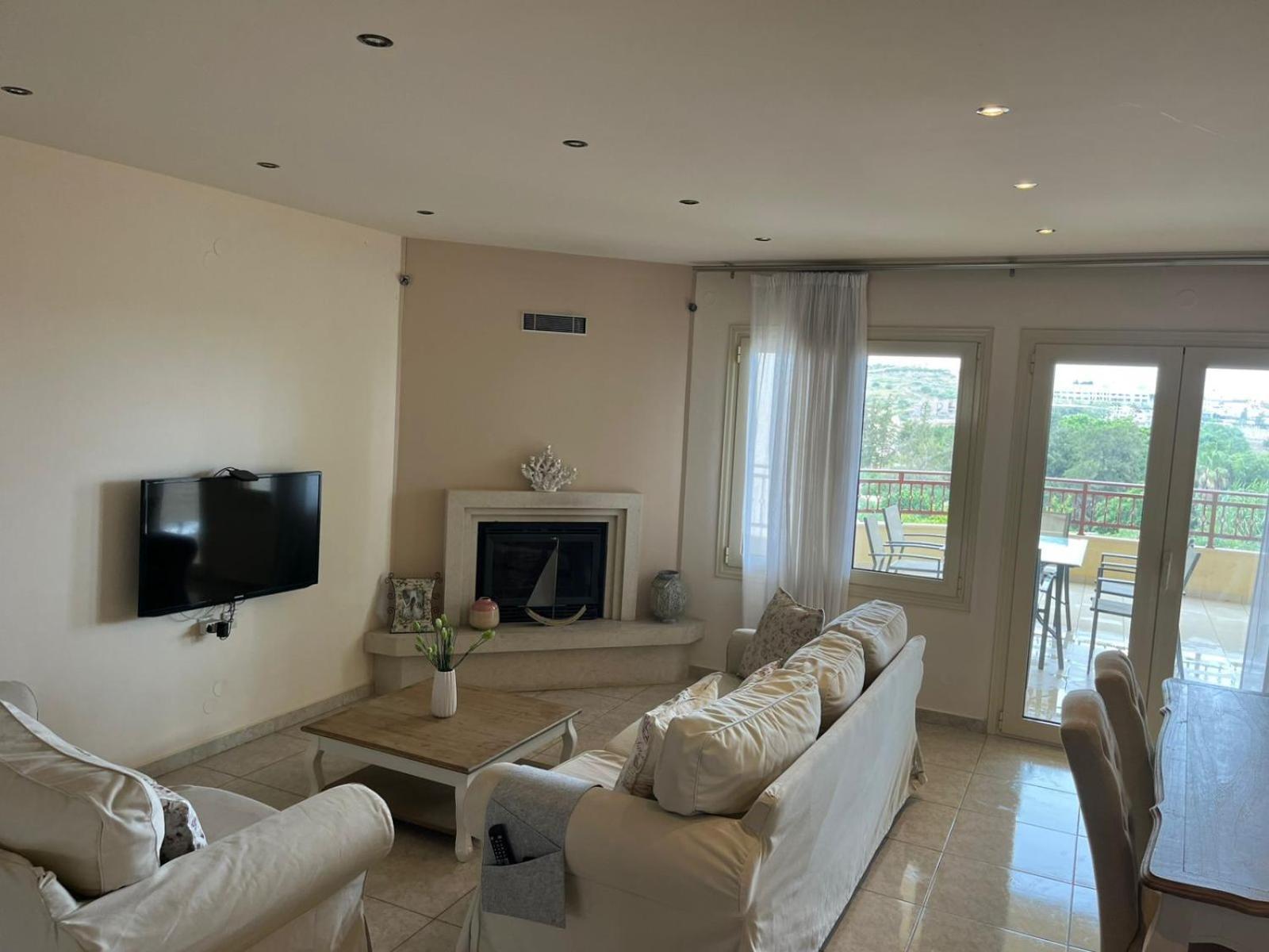 Two-Bedroom Apartment Balcony Sea View Annex