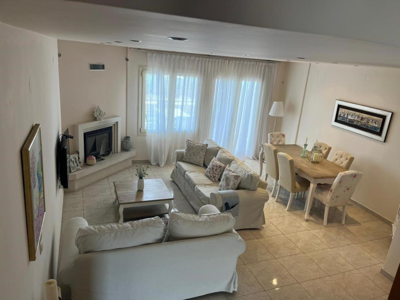 Two-Bedroom Apartment Balcony Sea View Annex