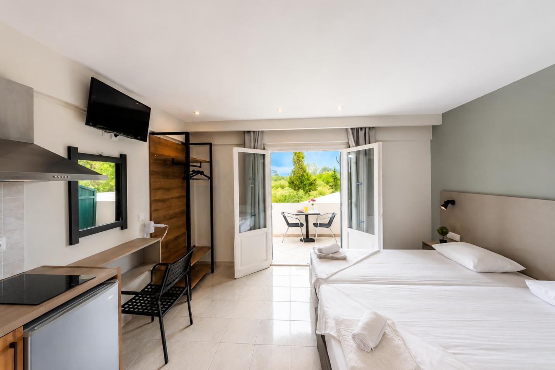 Studio (2 Adults)