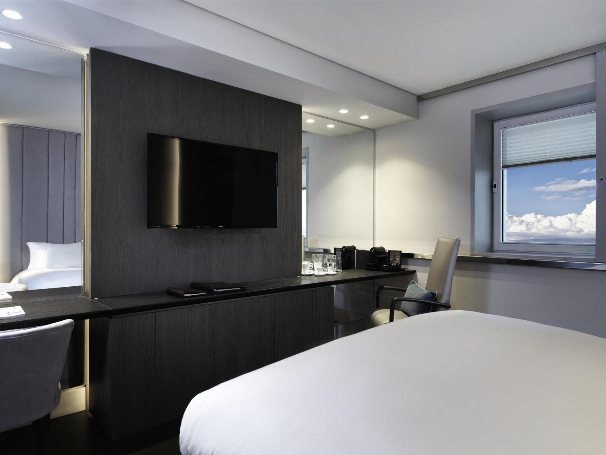 Luxury Queen Room