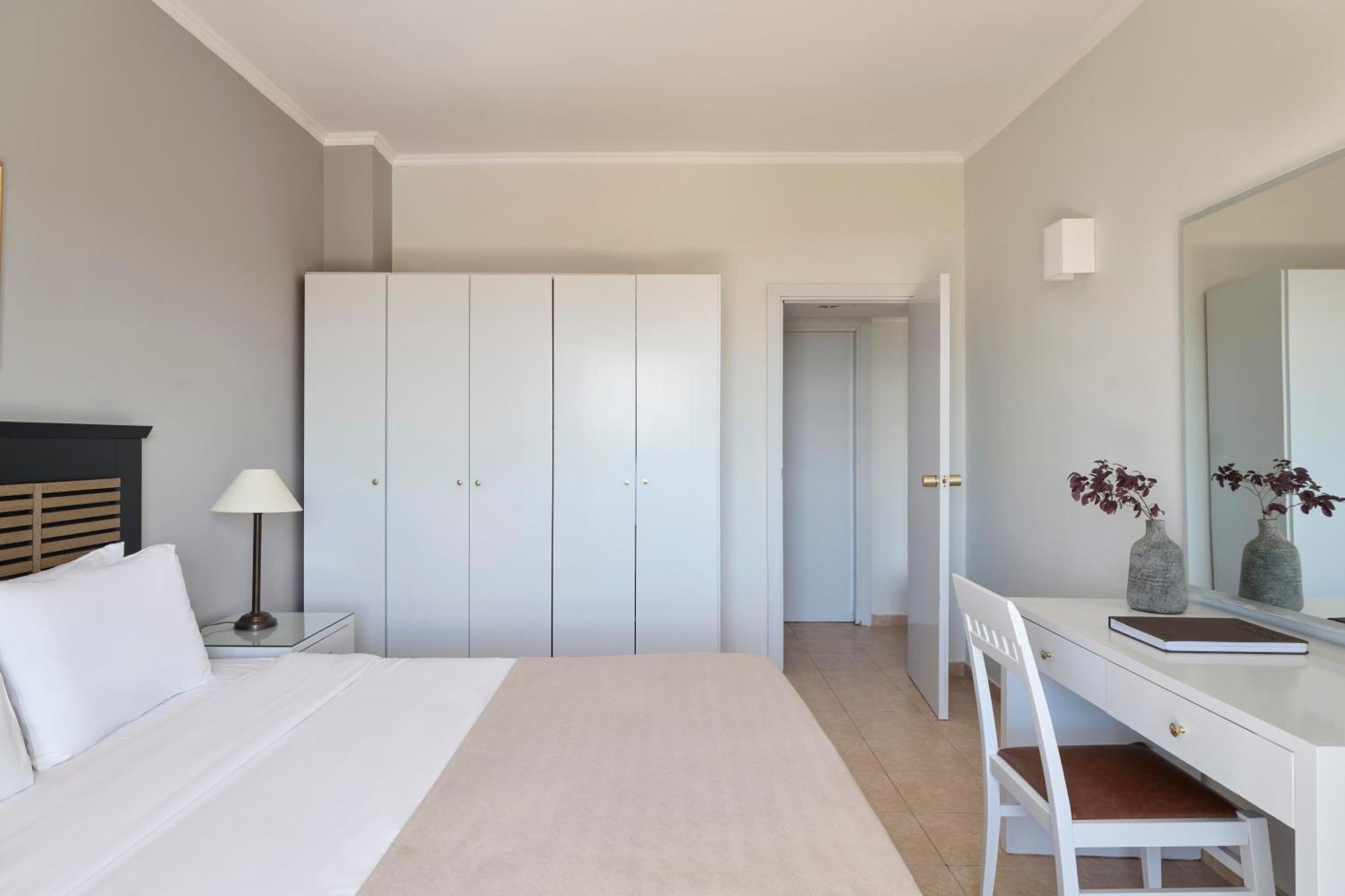 Double Room Mountain or Pool View