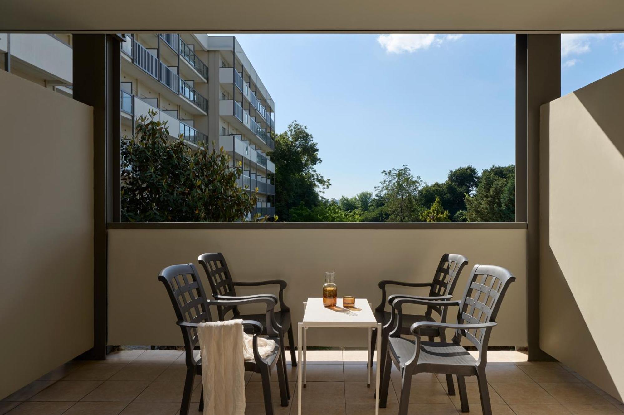 Double Room Mountain or Pool View