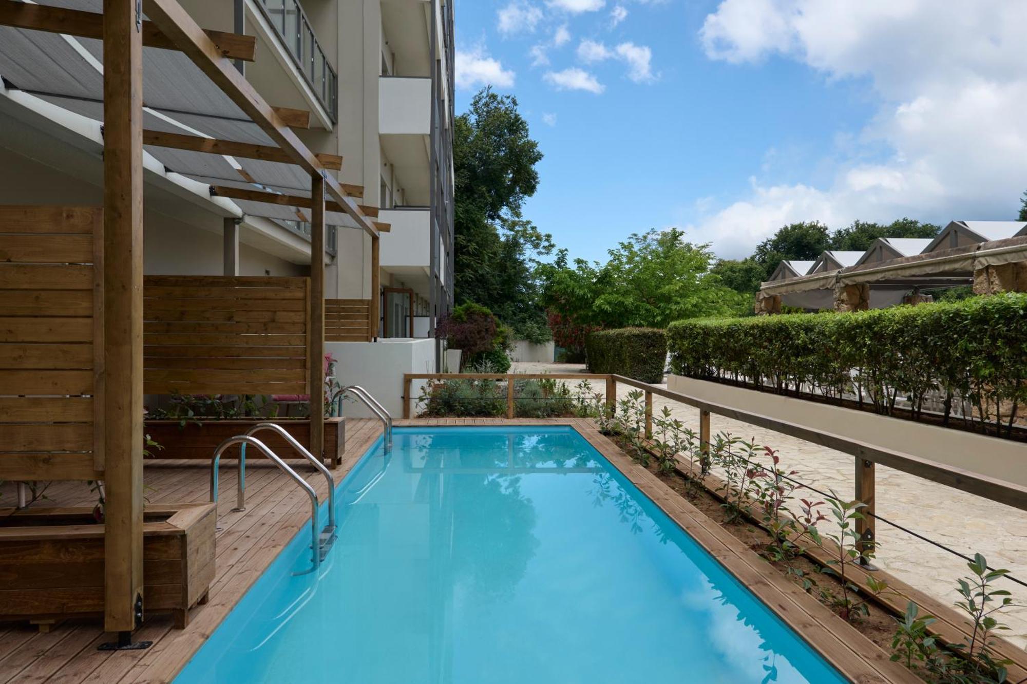 Double or Twin Room Sharing Pool