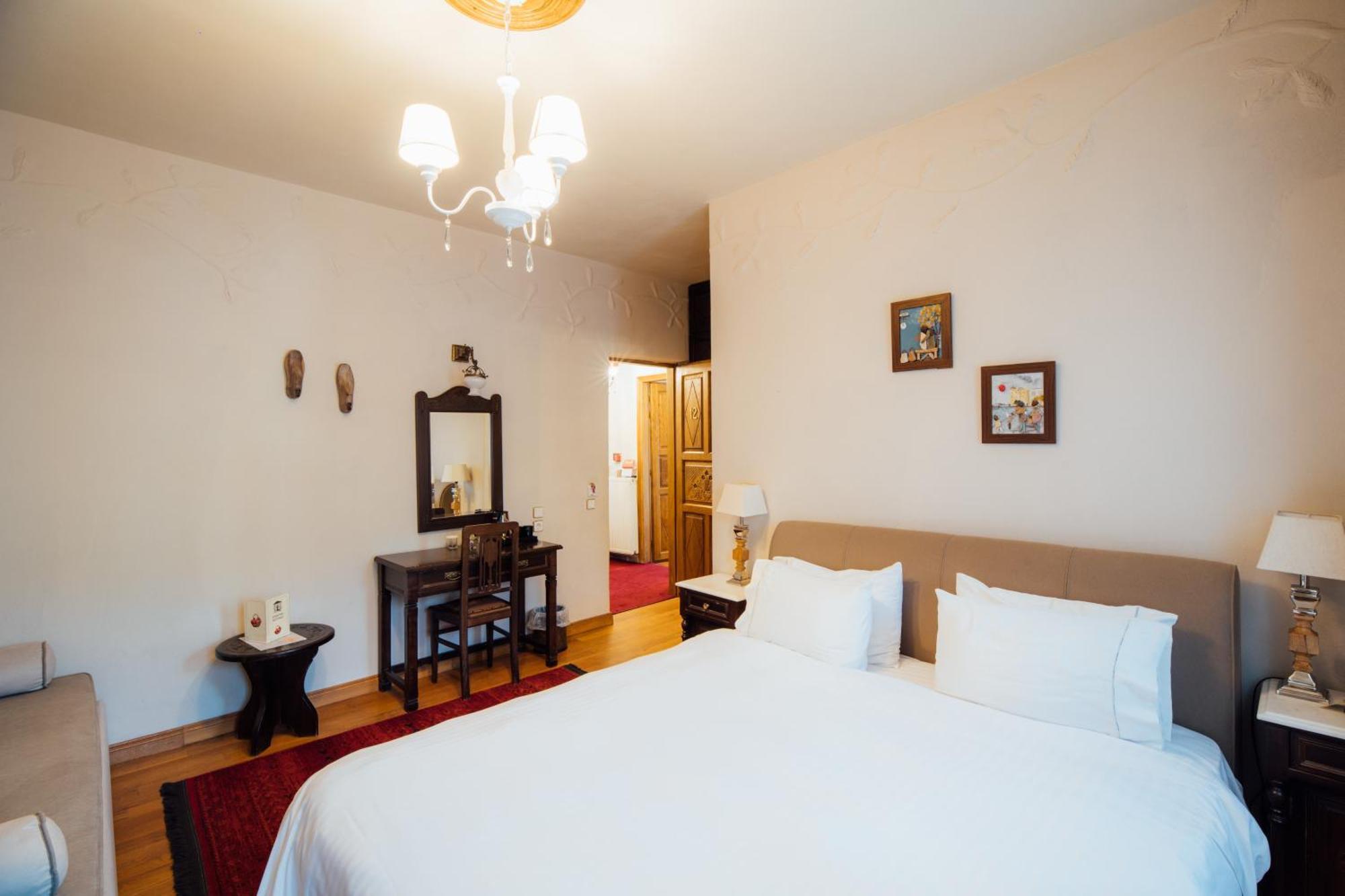 Deluxe Double or Twin Room Fireplace