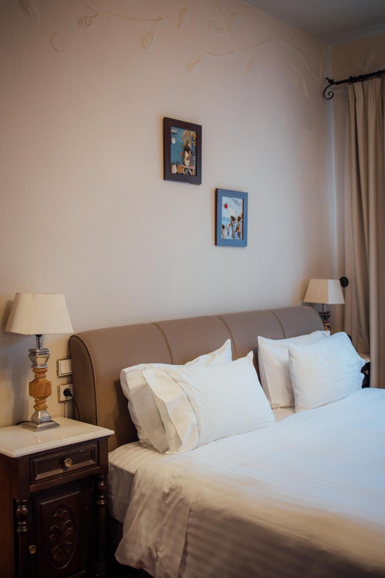 Deluxe Double or Twin Room Fireplace