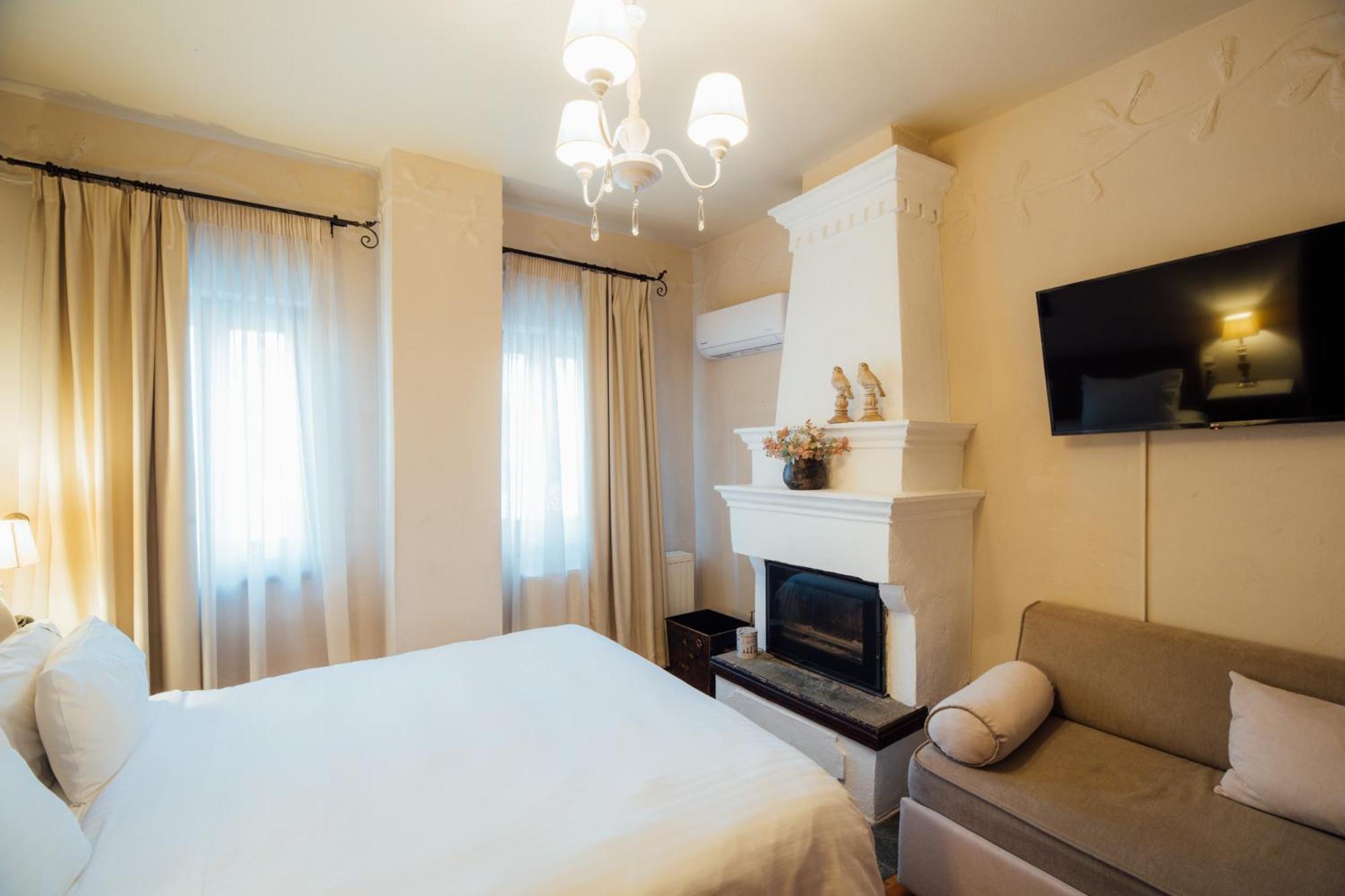Deluxe Double or Twin Room Fireplace