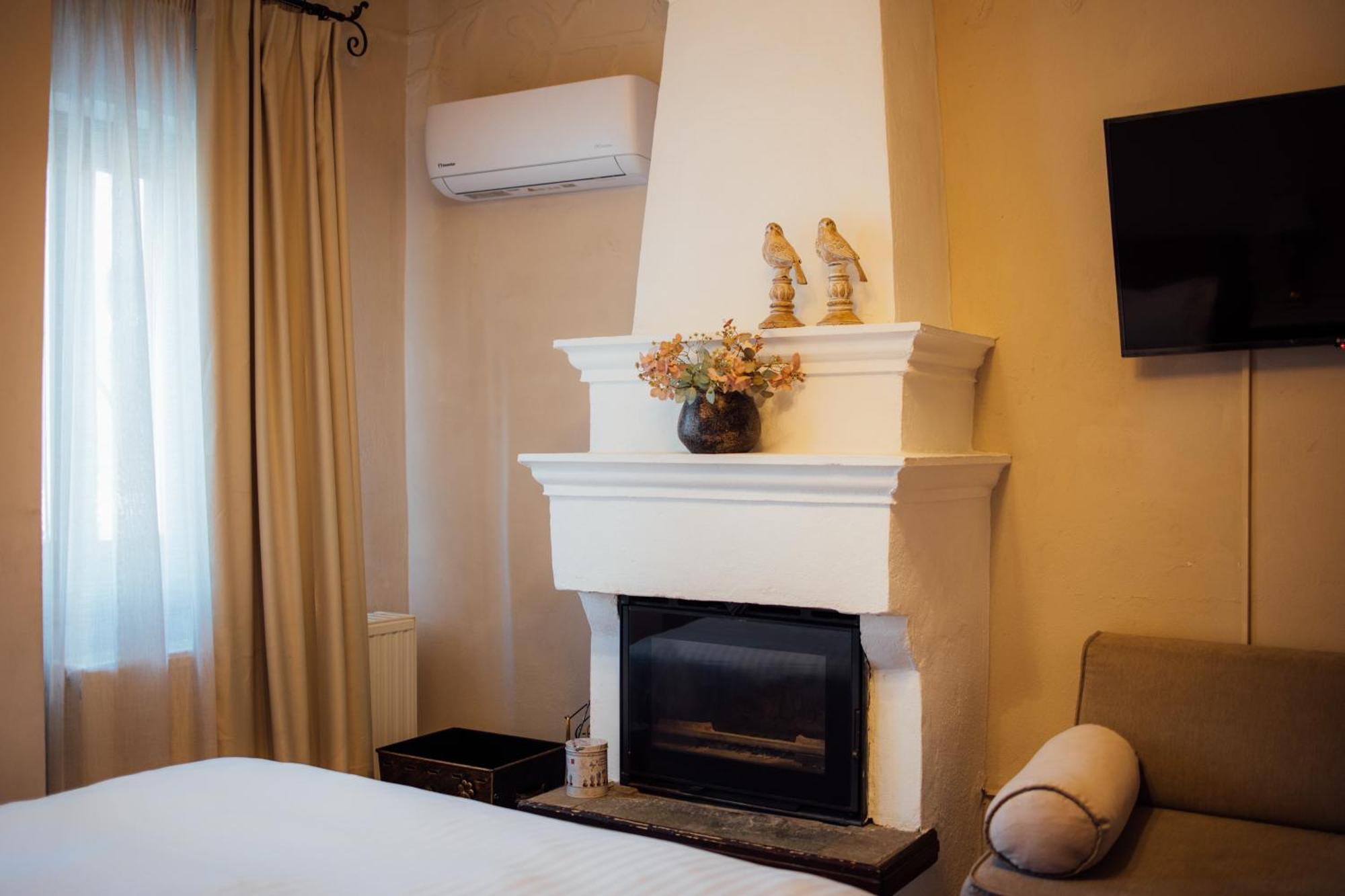 Deluxe Double or Twin Room Fireplace