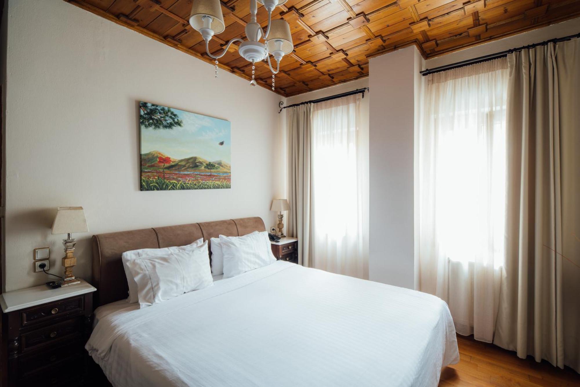 Deluxe Double or Twin Room Fireplace