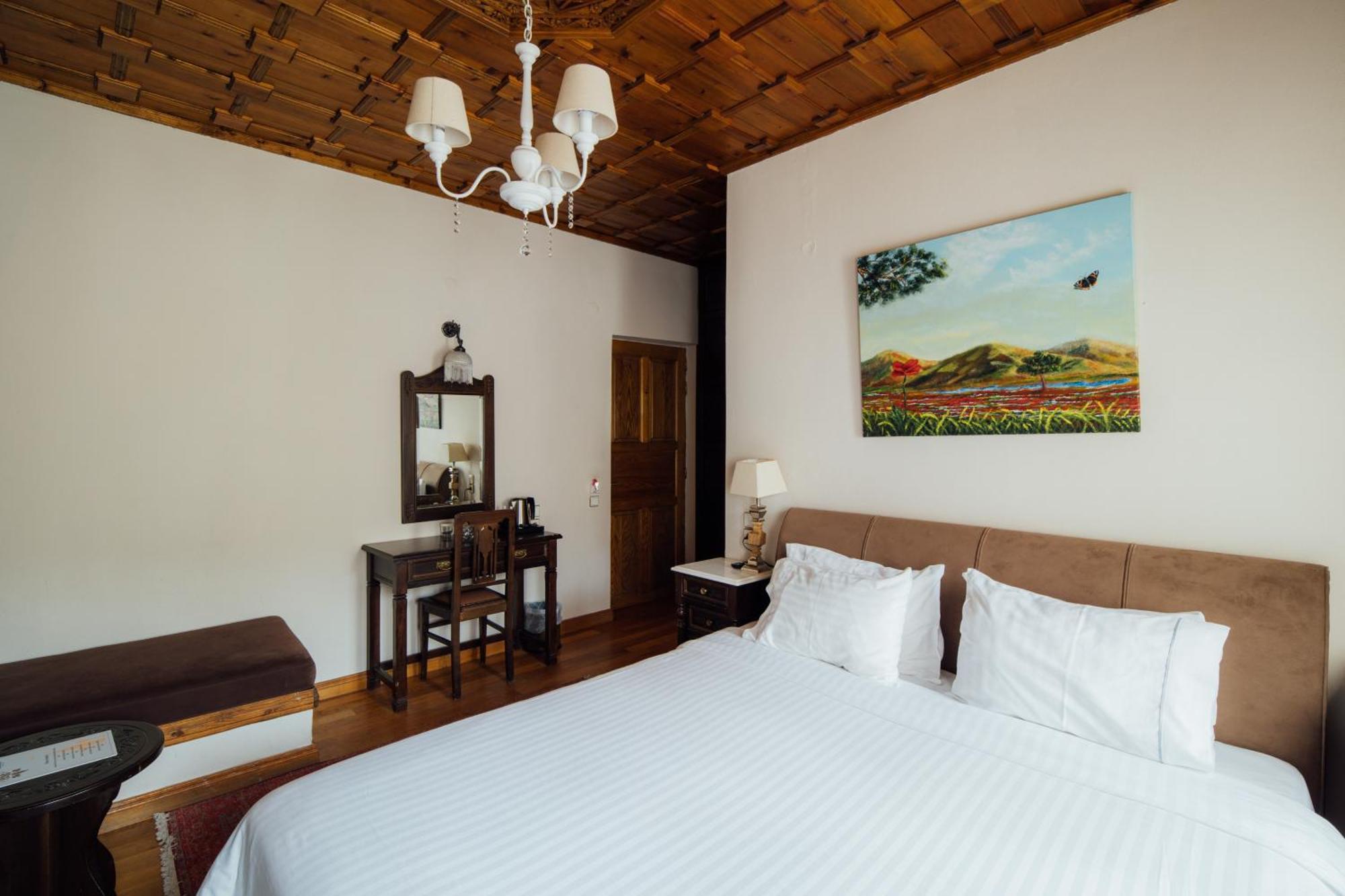 Deluxe Double or Twin Room Fireplace