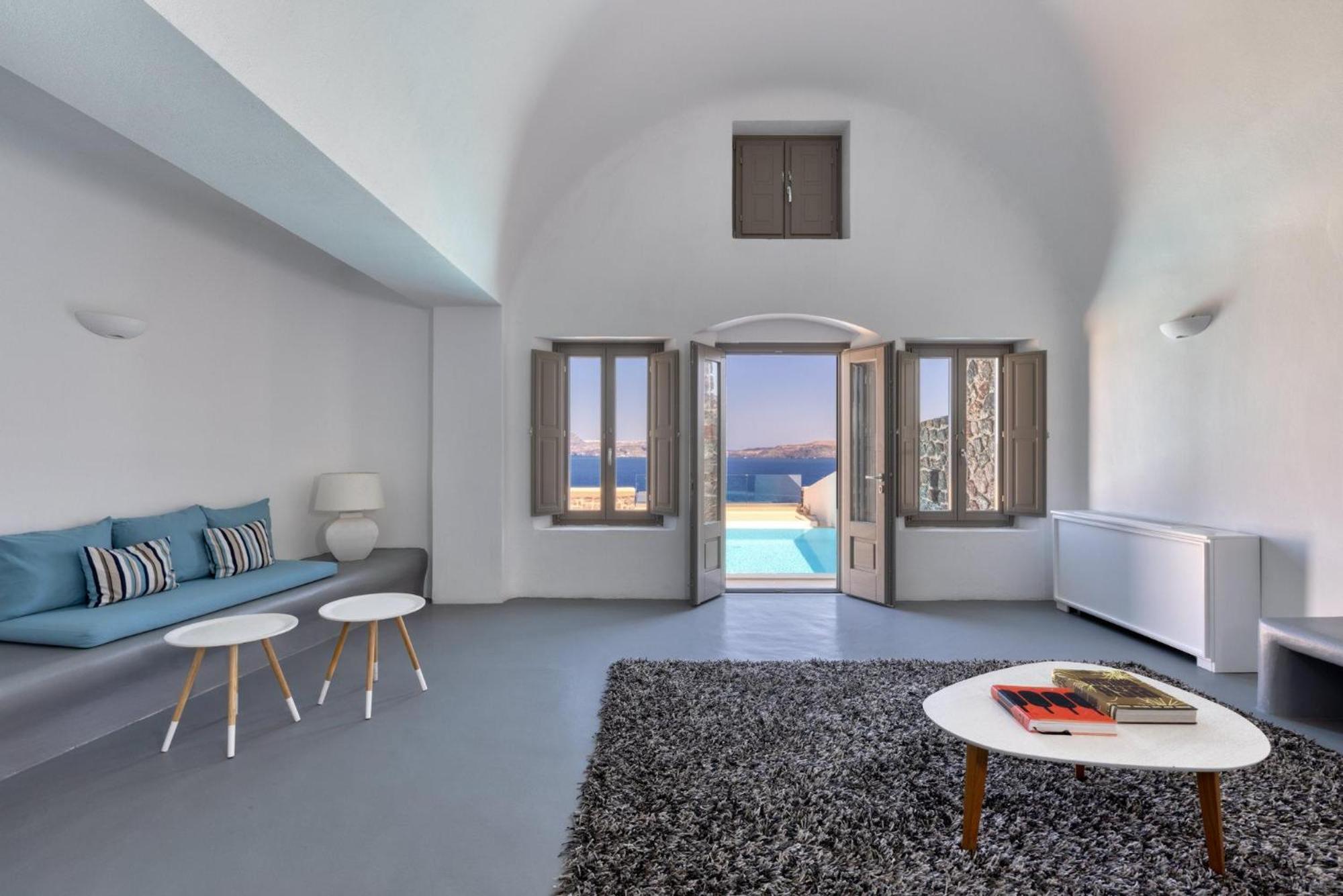 Executive Cave Suite Private Pool & Caldera View