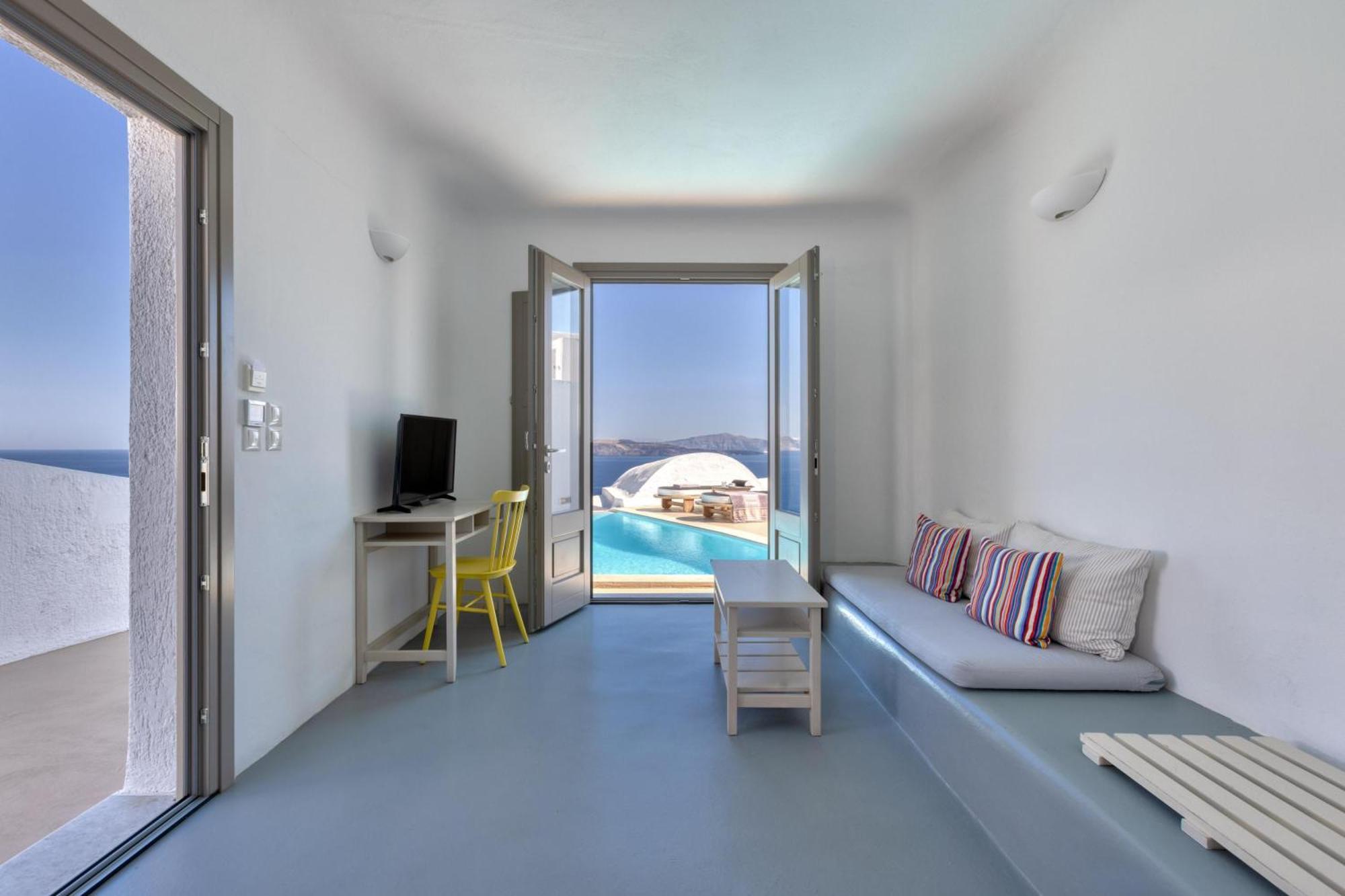 Petit Suite Private Pool & Caldera View