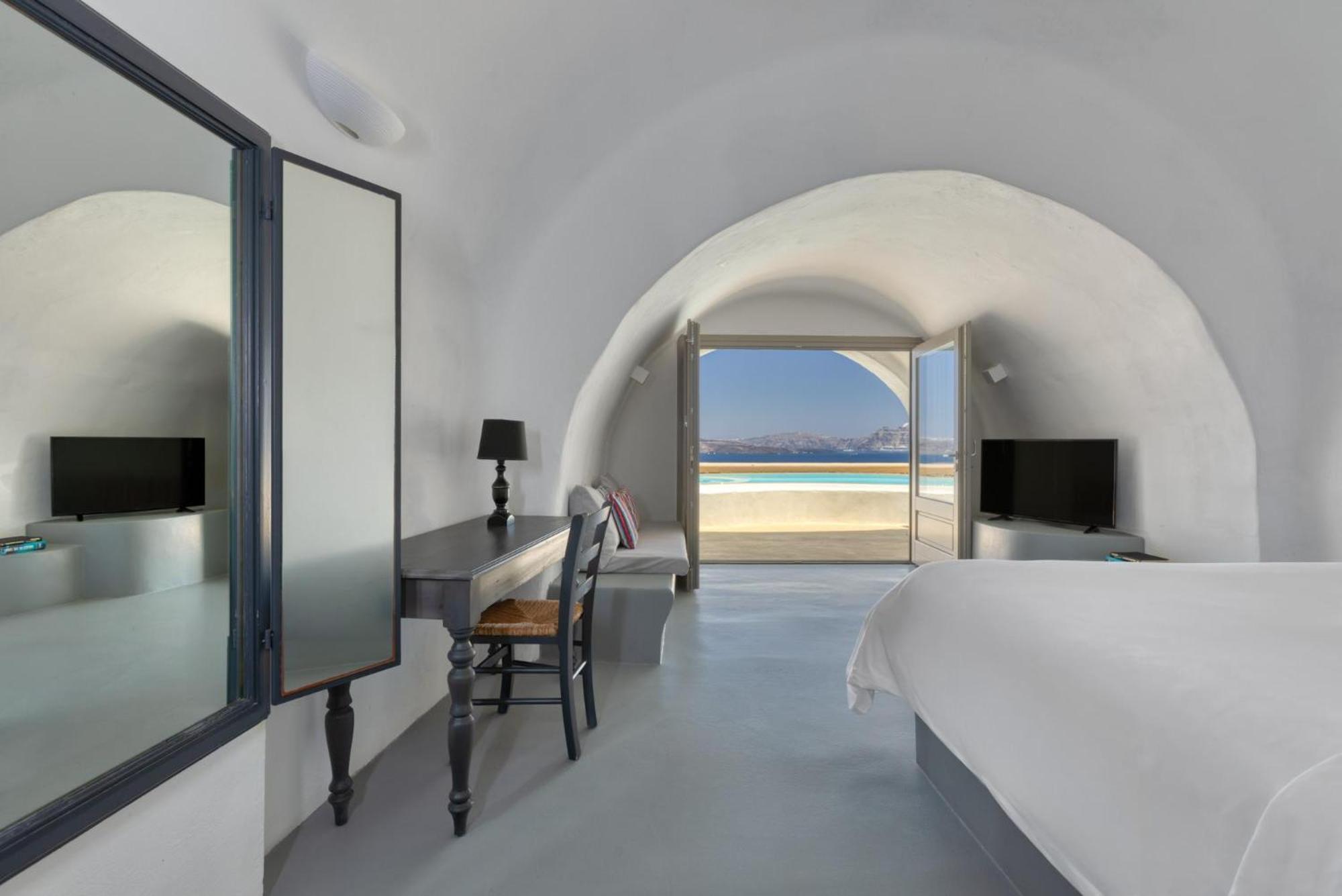 Deluxe Cave Suite Private Pool & Caldera View