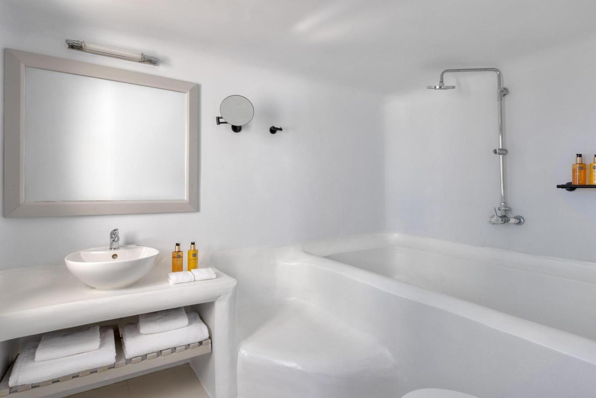 Petit Suite Private Pool & Caldera View
