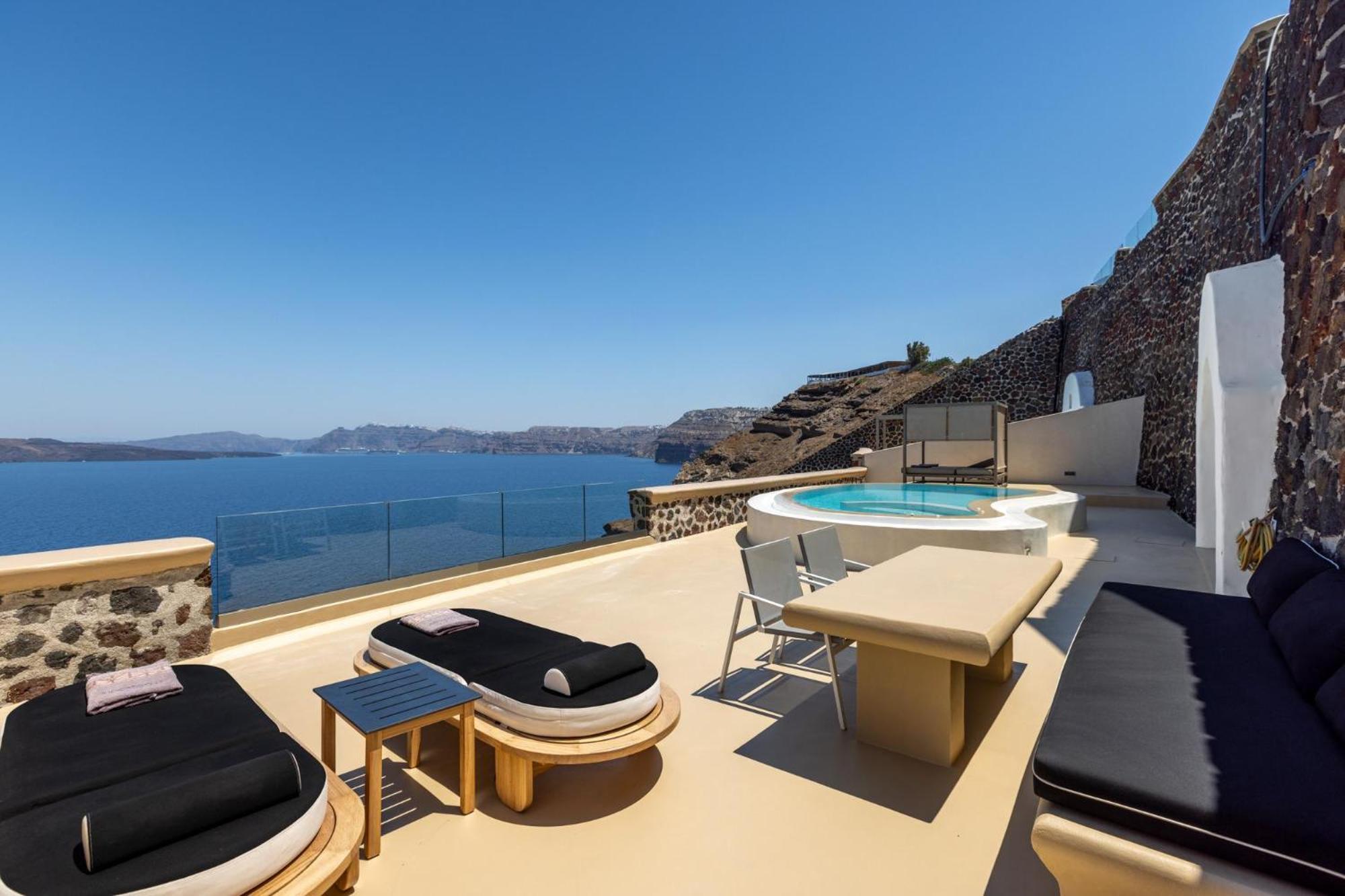 Deluxe Cave Suite Private Pool & Caldera View