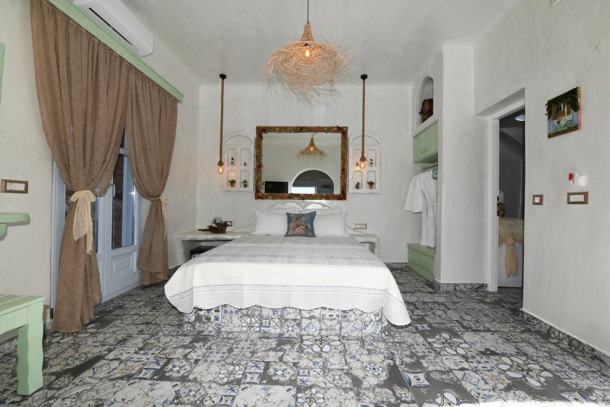 Luxury Seaside Suite Sea View Outdoor Jetted Tub
