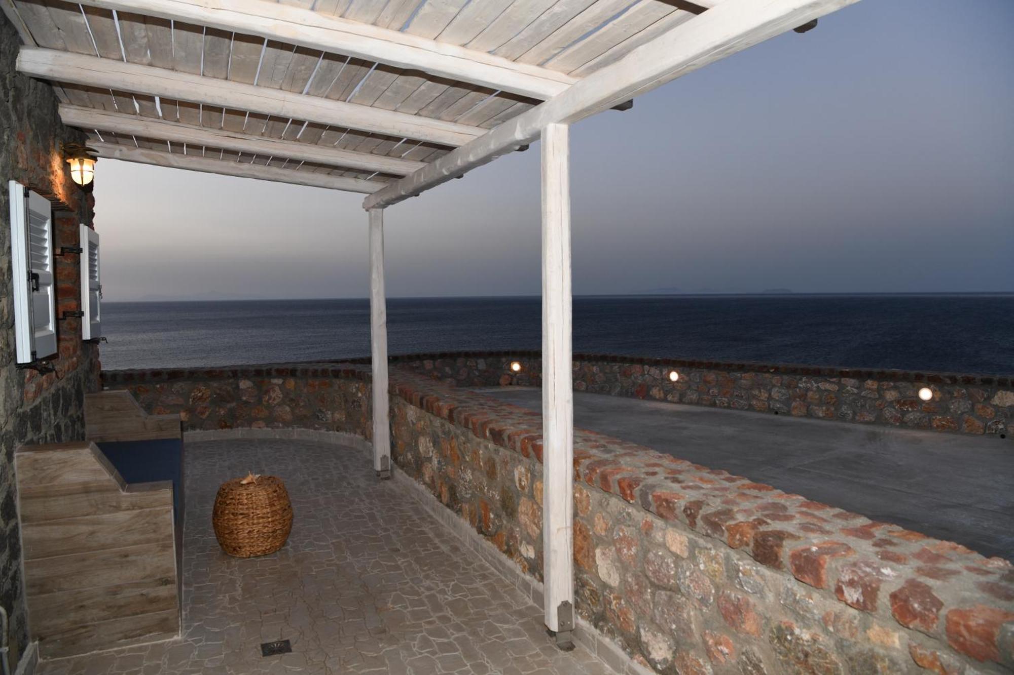 Luxury Seaside Suite Sea View Outdoor Jetted Tub