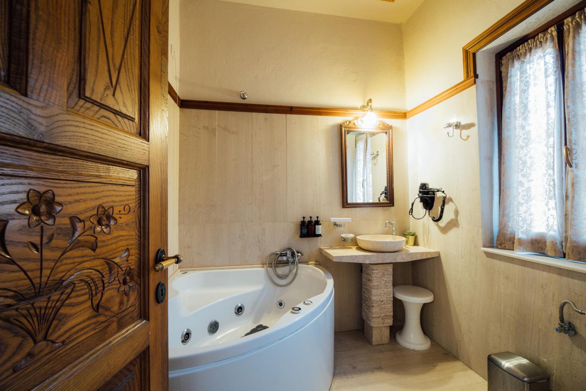 Deluxe Double or Twin Room Fireplace