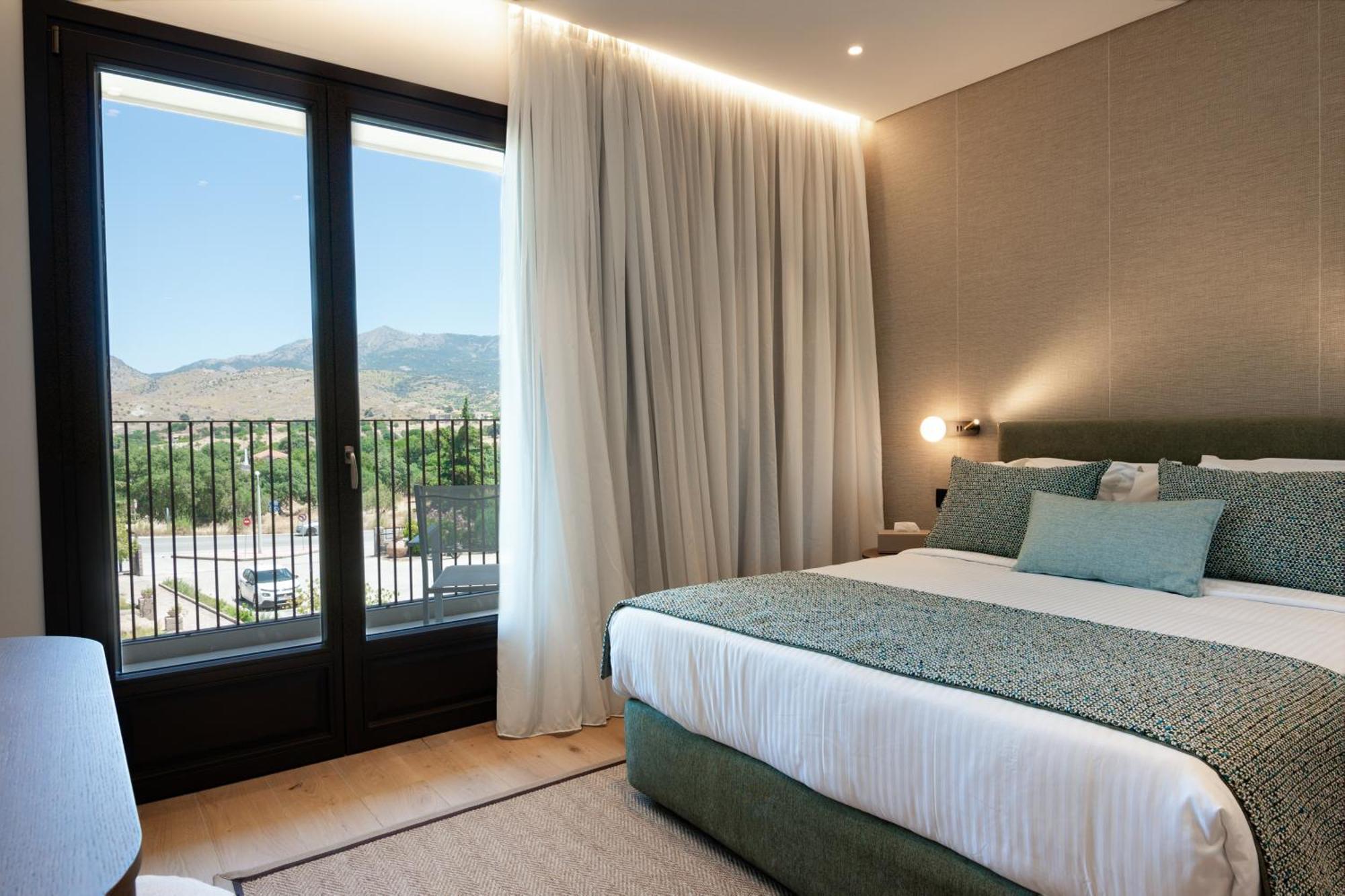 Classic Room Mountain View Renovated 2026