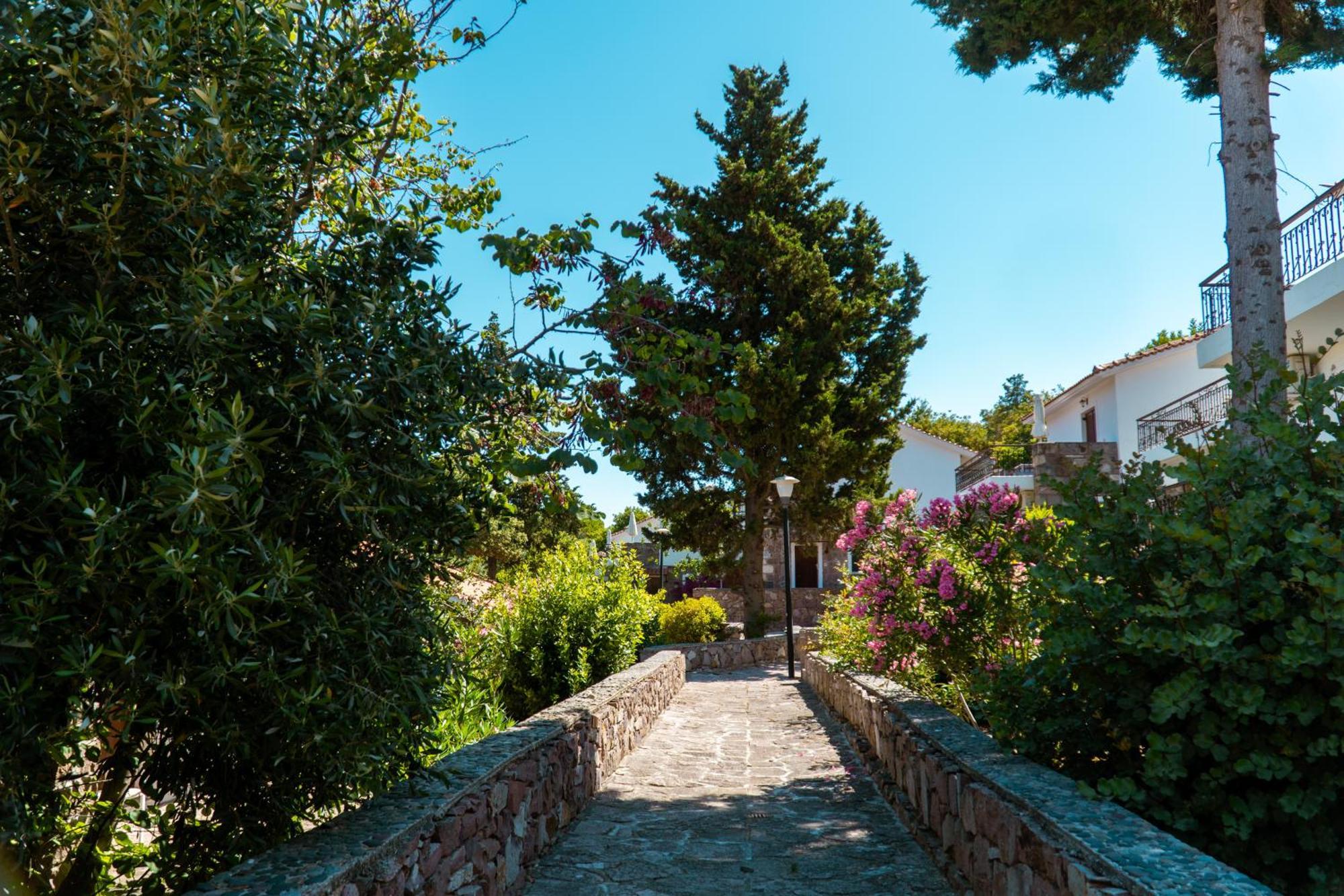 Bungalow Garden View