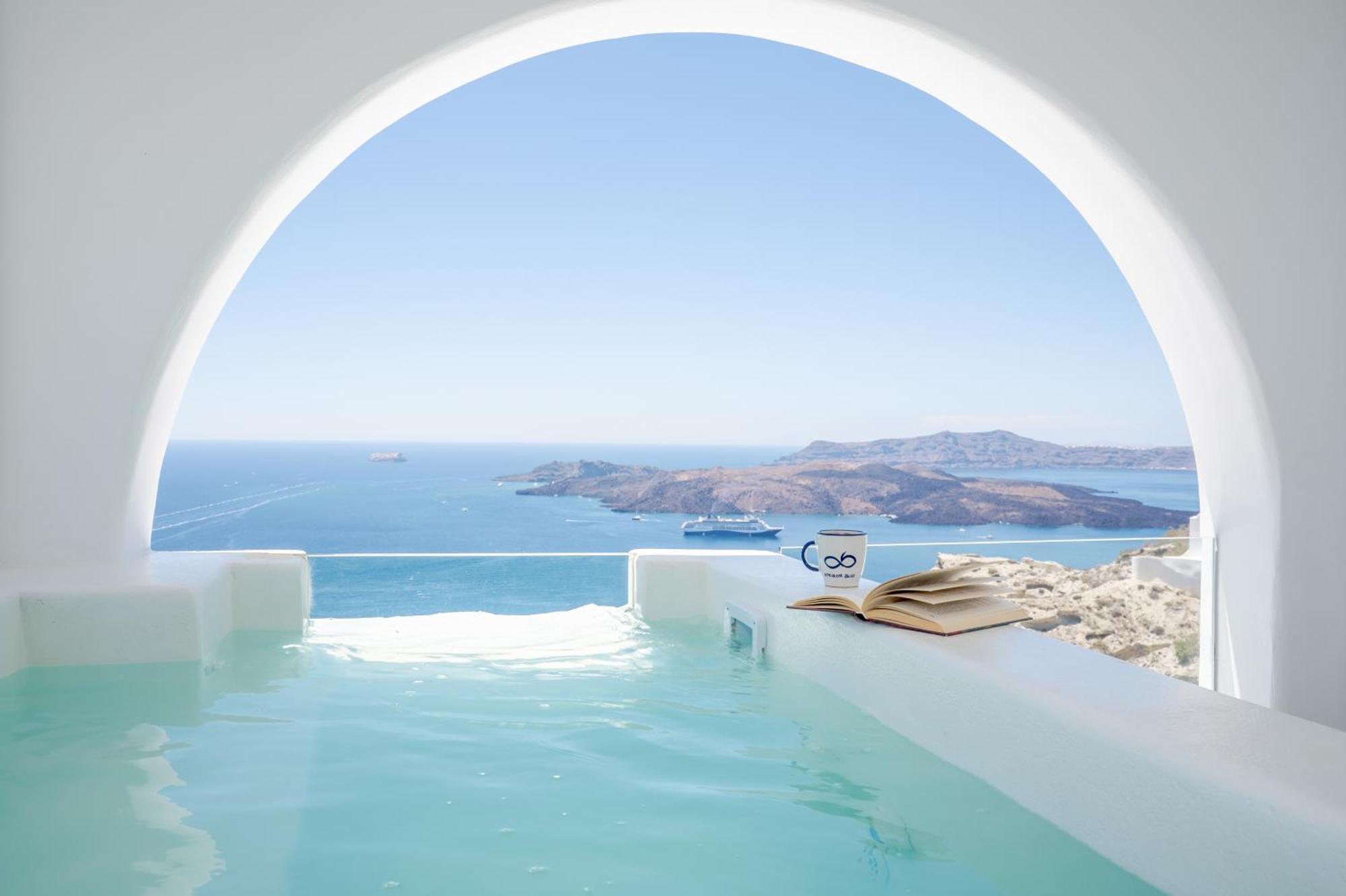 Executive Blue Suite Hot Tub & Caldera View