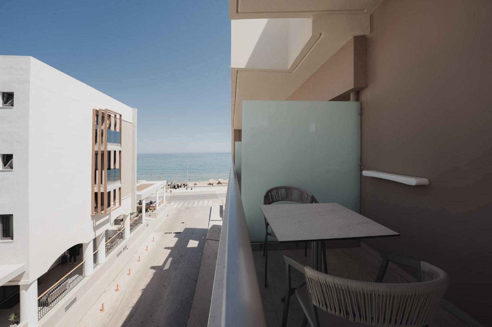 Breeze Room Side Sea View