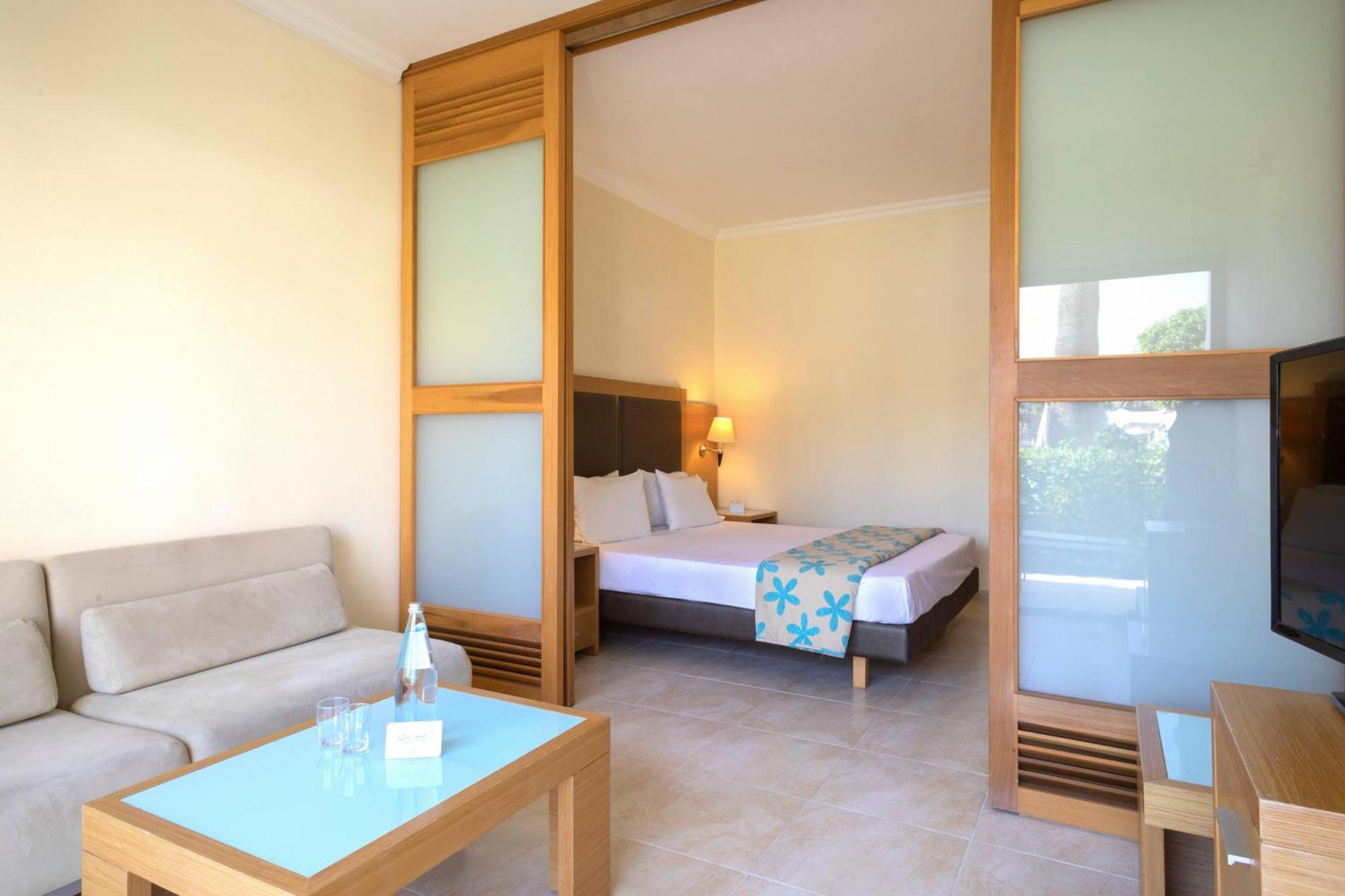 Xtra Sol Family Room