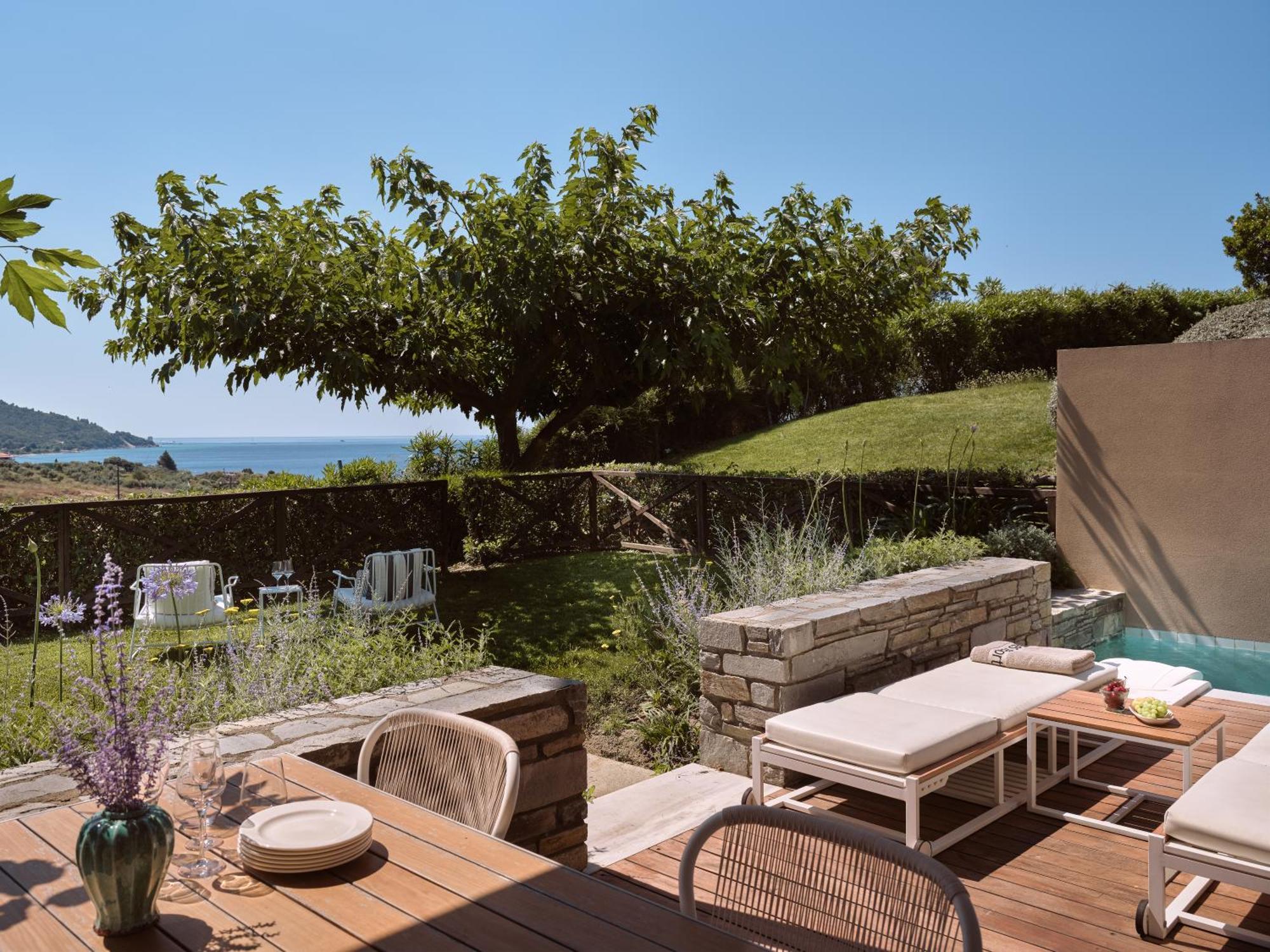 Junior Pool Villa Private Garden
