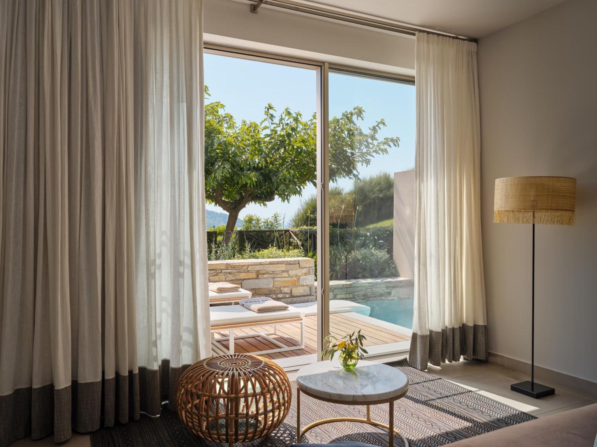 Junior Pool Villa Private Garden