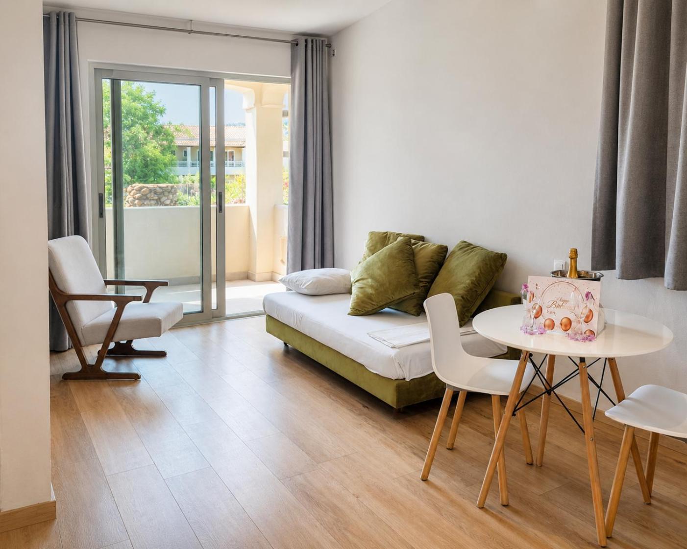 One-Bedroom Apartment