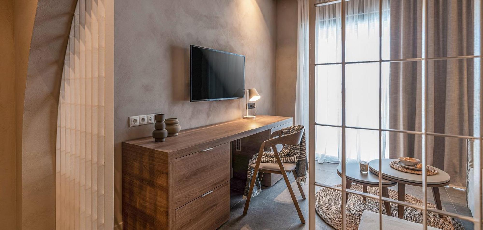 Open Plan Suite Sea View & Sharing Pool