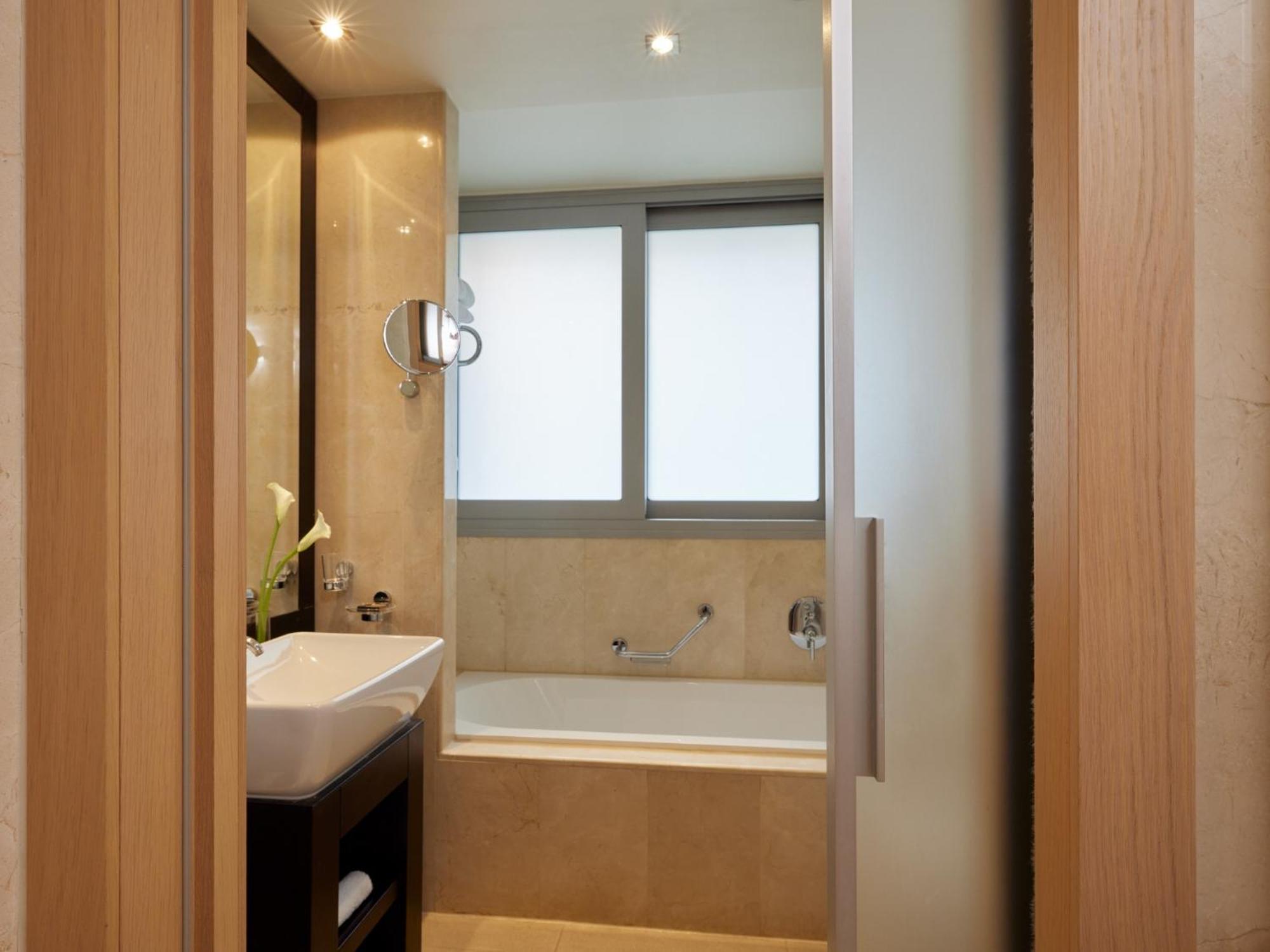 Junior Suite Side Sea View