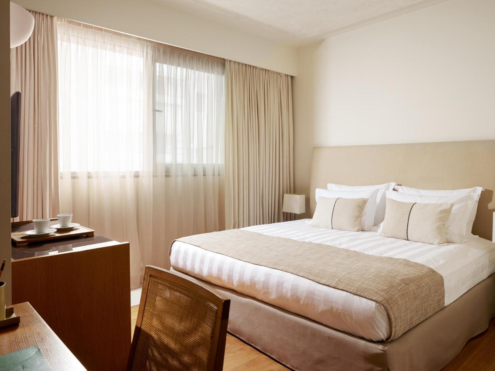Comfort Room Atrium View