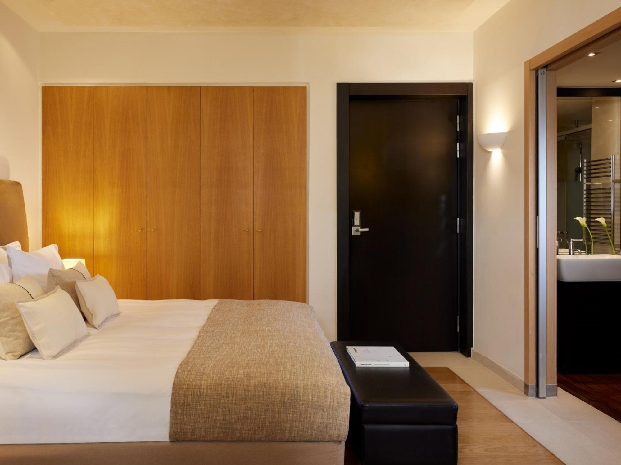 Comfort Room Atrium View