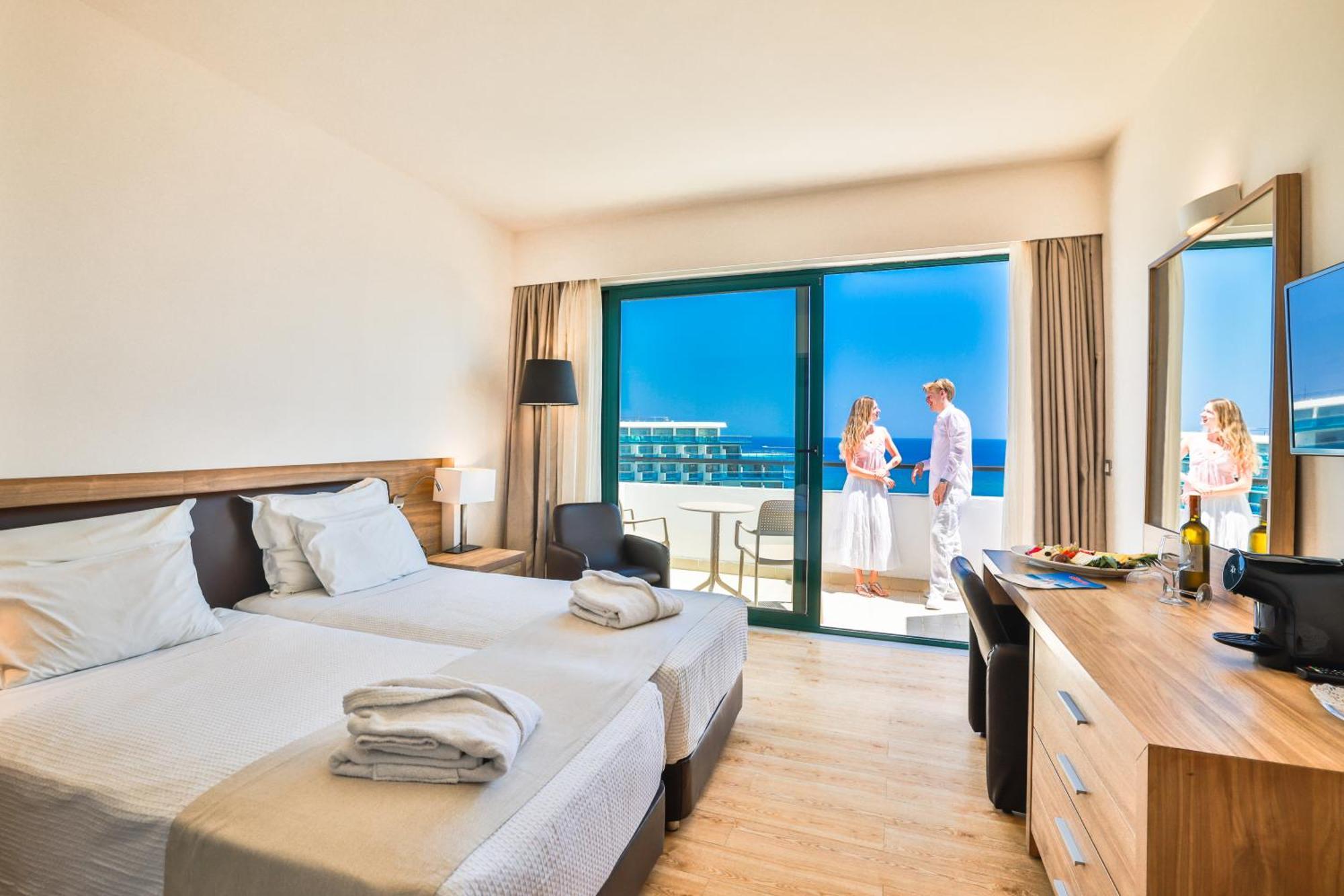 Double or Twin Room Side Sea View