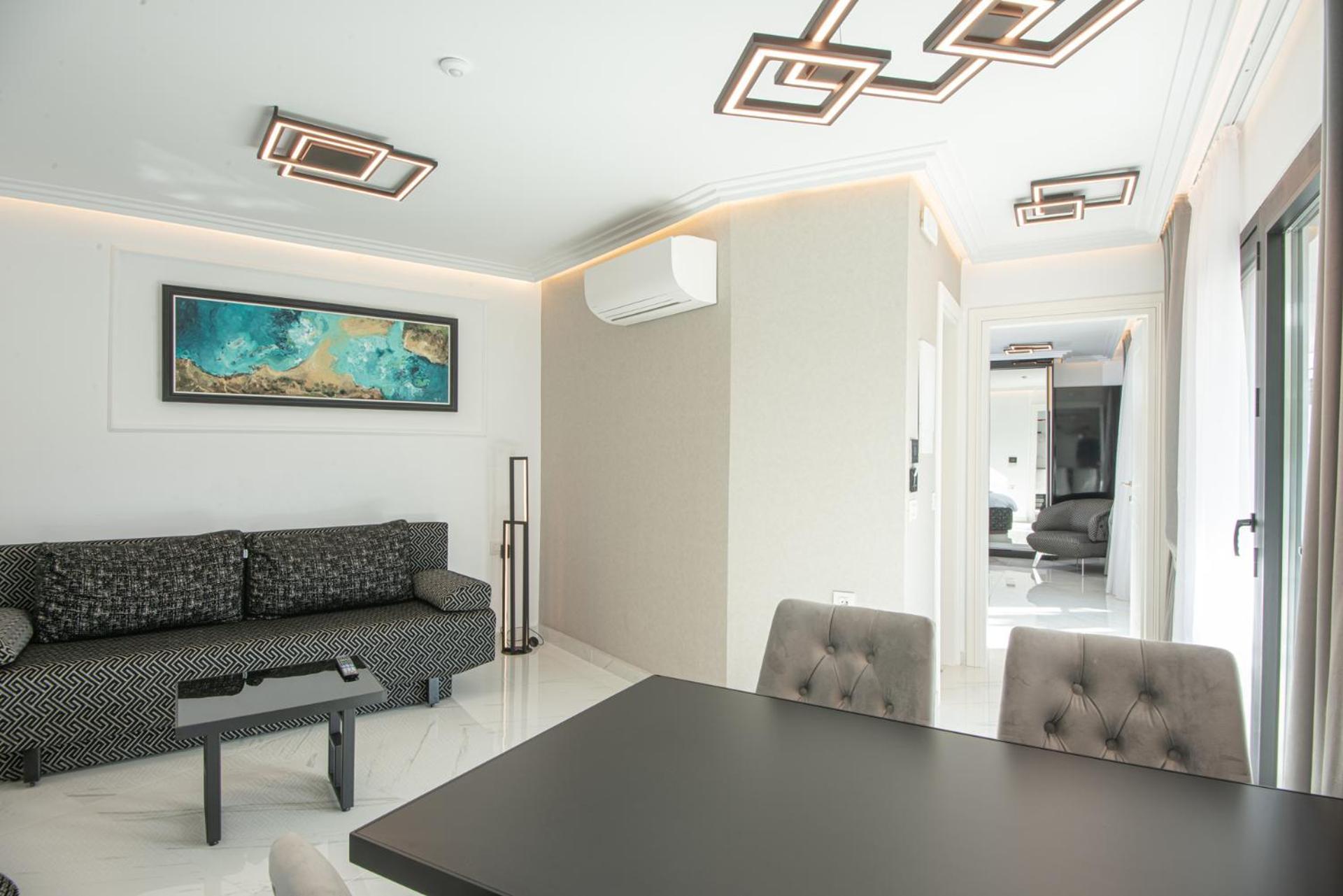 One-Bedroom Suite Mountain or Pool View