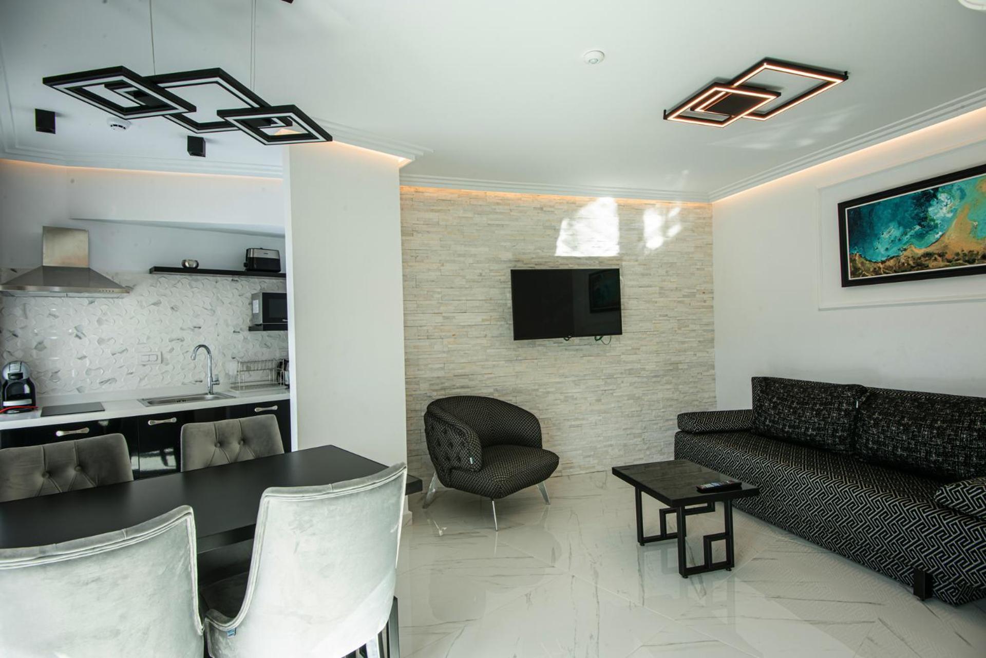 One-Bedroom Suite Mountain or Pool View