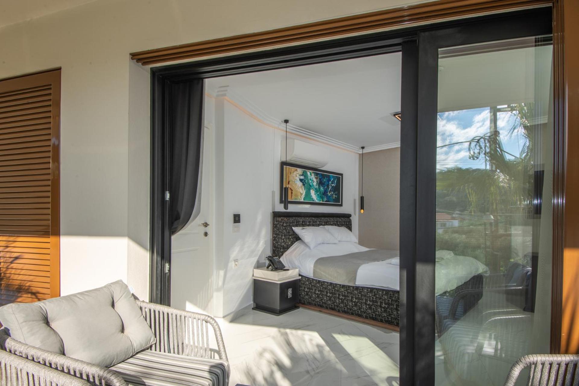 One-Bedroom Suite Mountain or Pool View