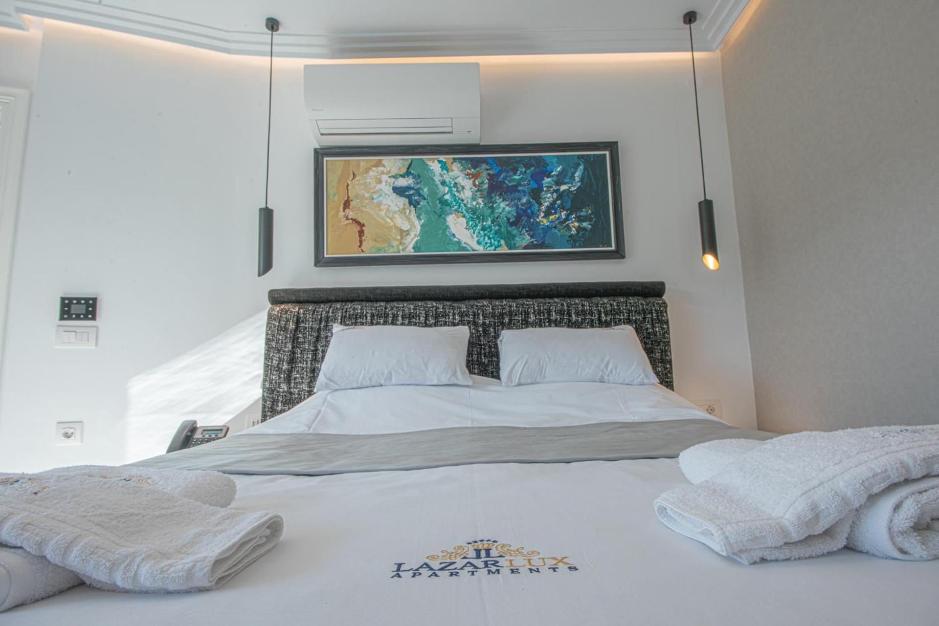 One-Bedroom Suite Mountain or Pool View