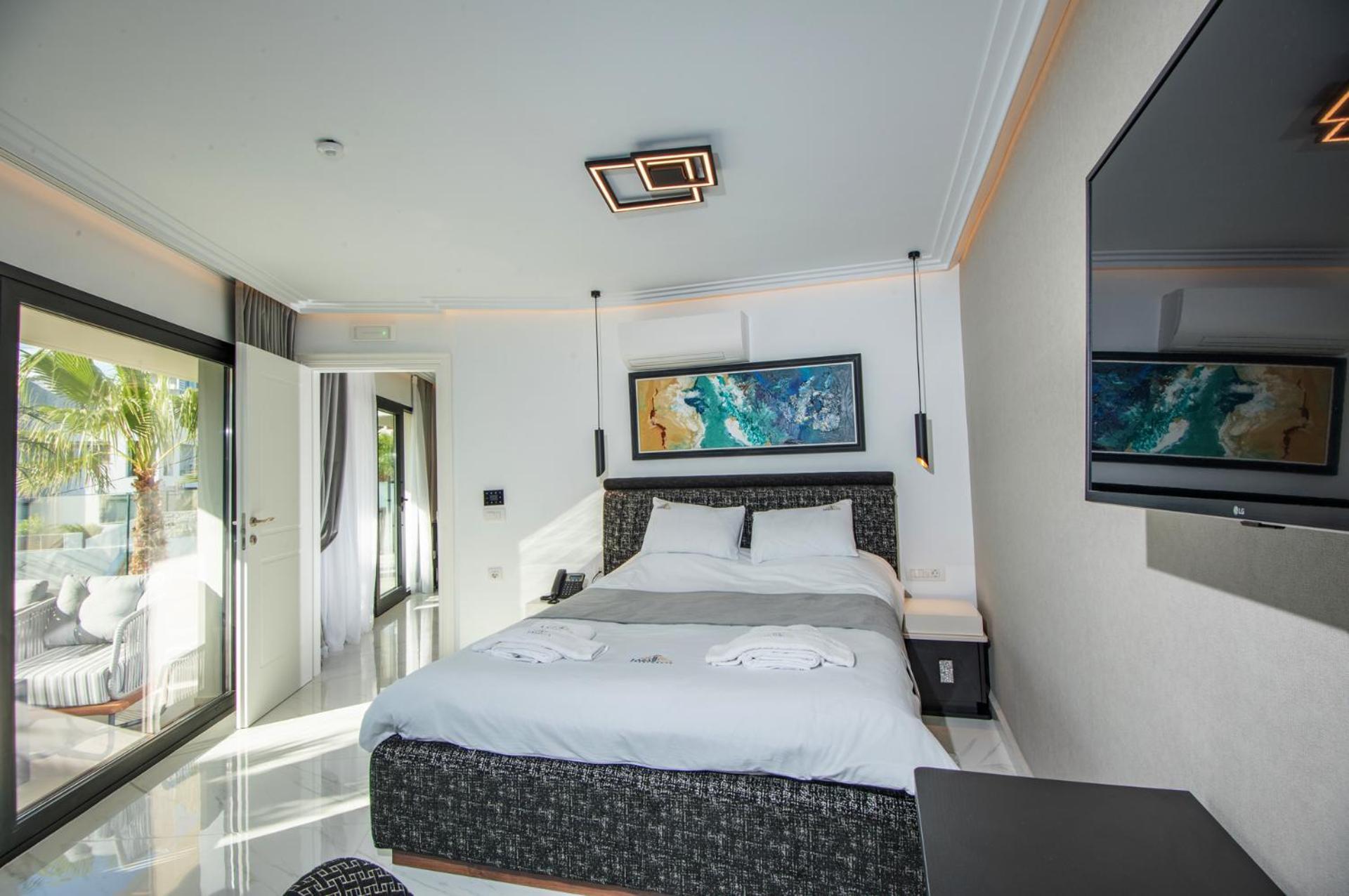 One-Bedroom Suite Mountain or Pool View