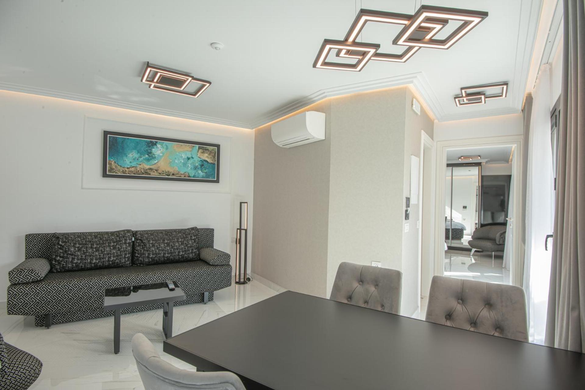 One-Bedroom Suite Mountain or Pool View