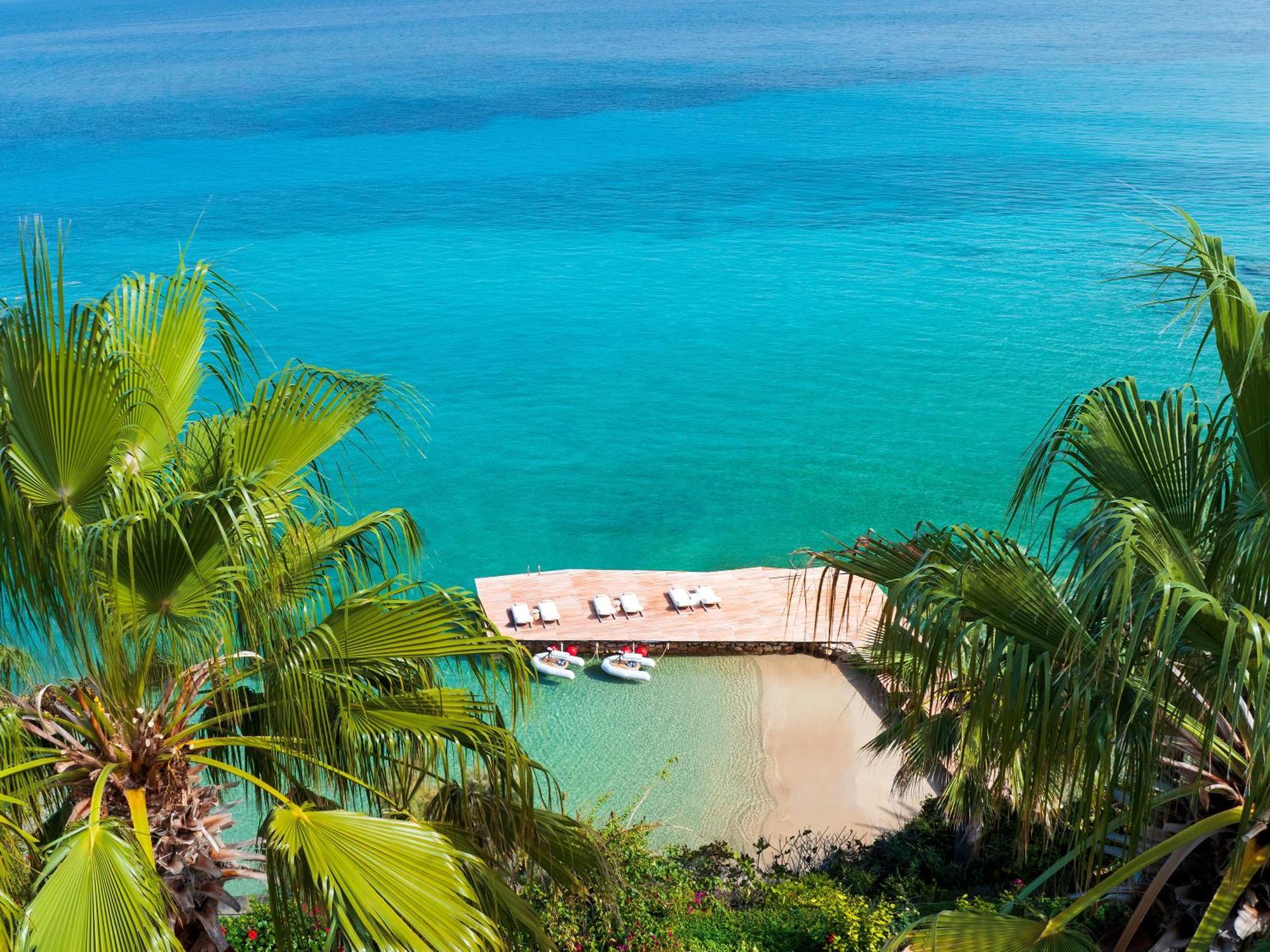 Superior Three-Bedroom Villa Private Pool Private Beach Area
