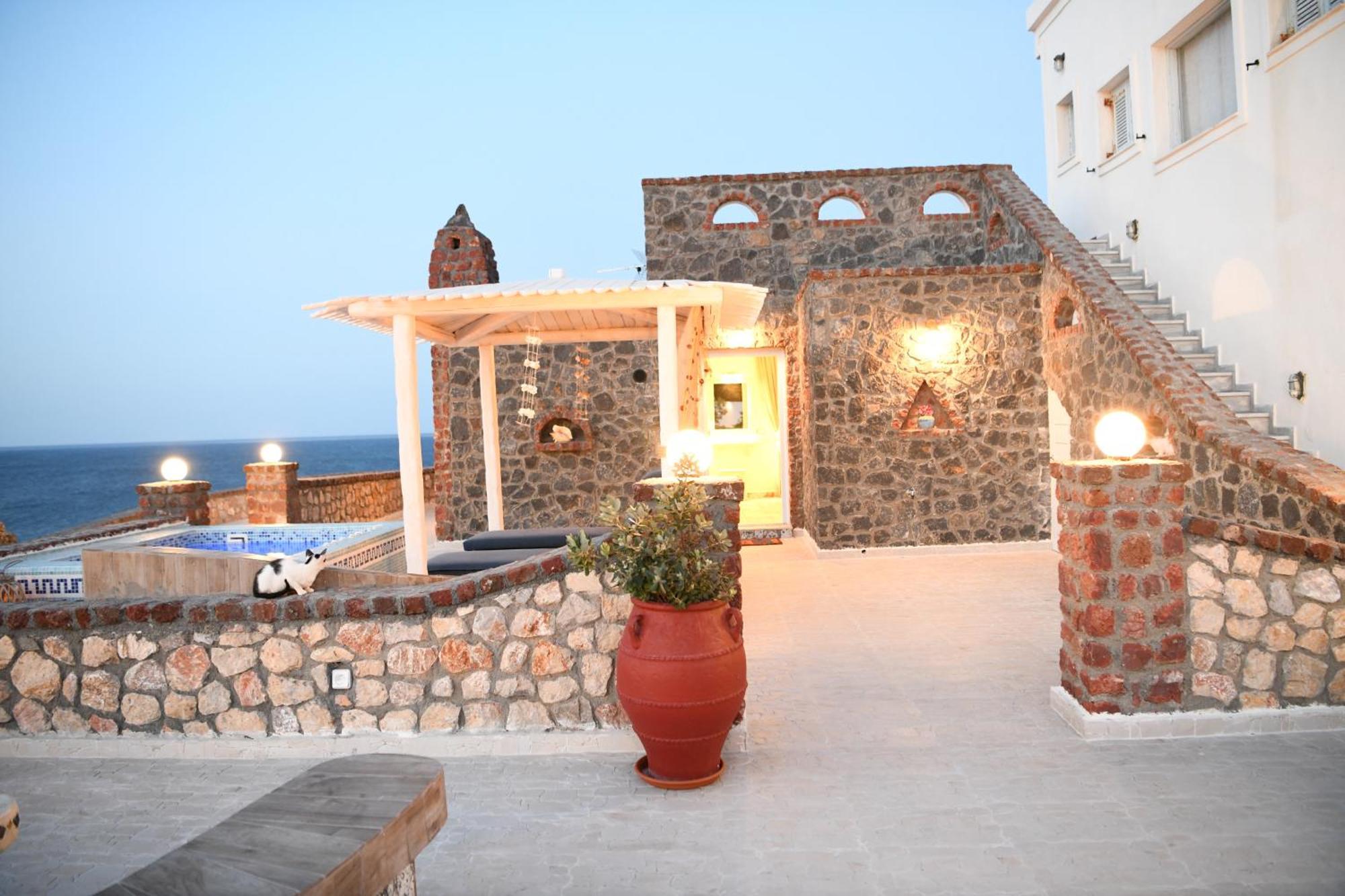 Luxury Seaside Suite Sea View Outdoor Jetted Tub
