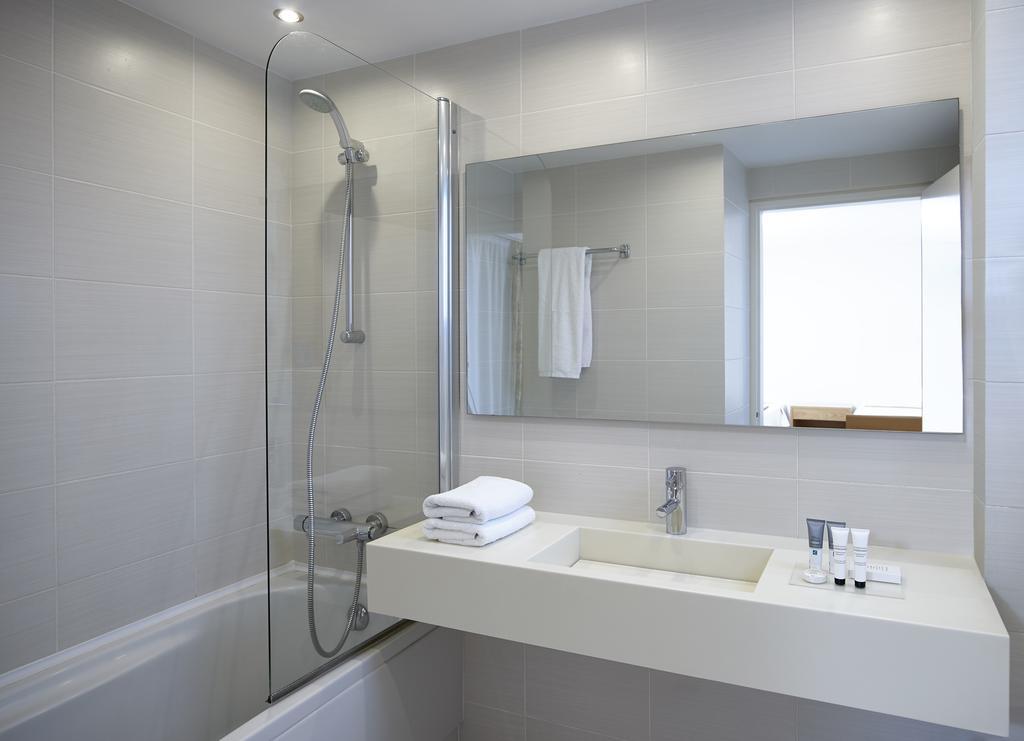 Classic Double/Twin Side Sea View